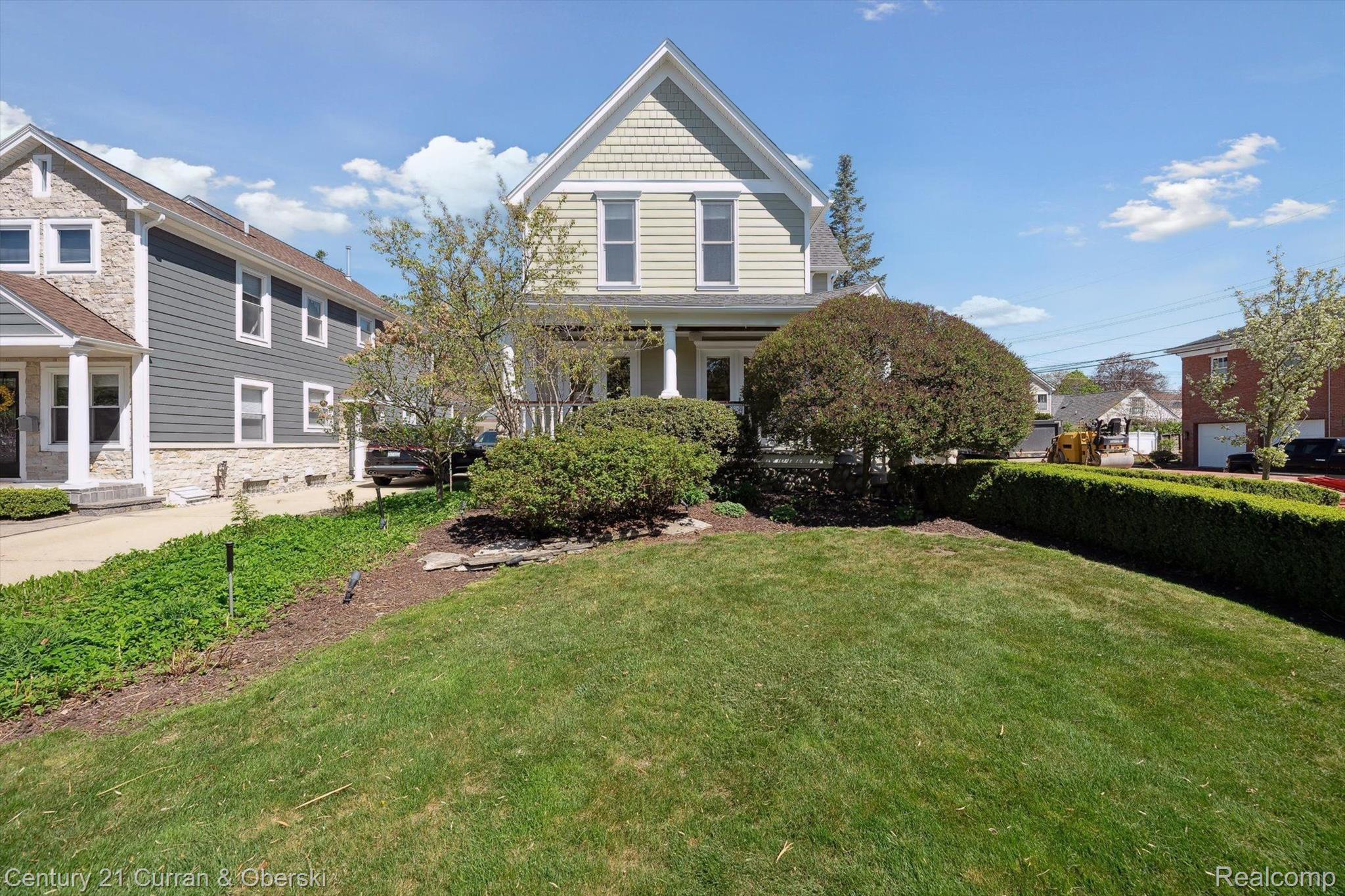 375 CATALPA Drive