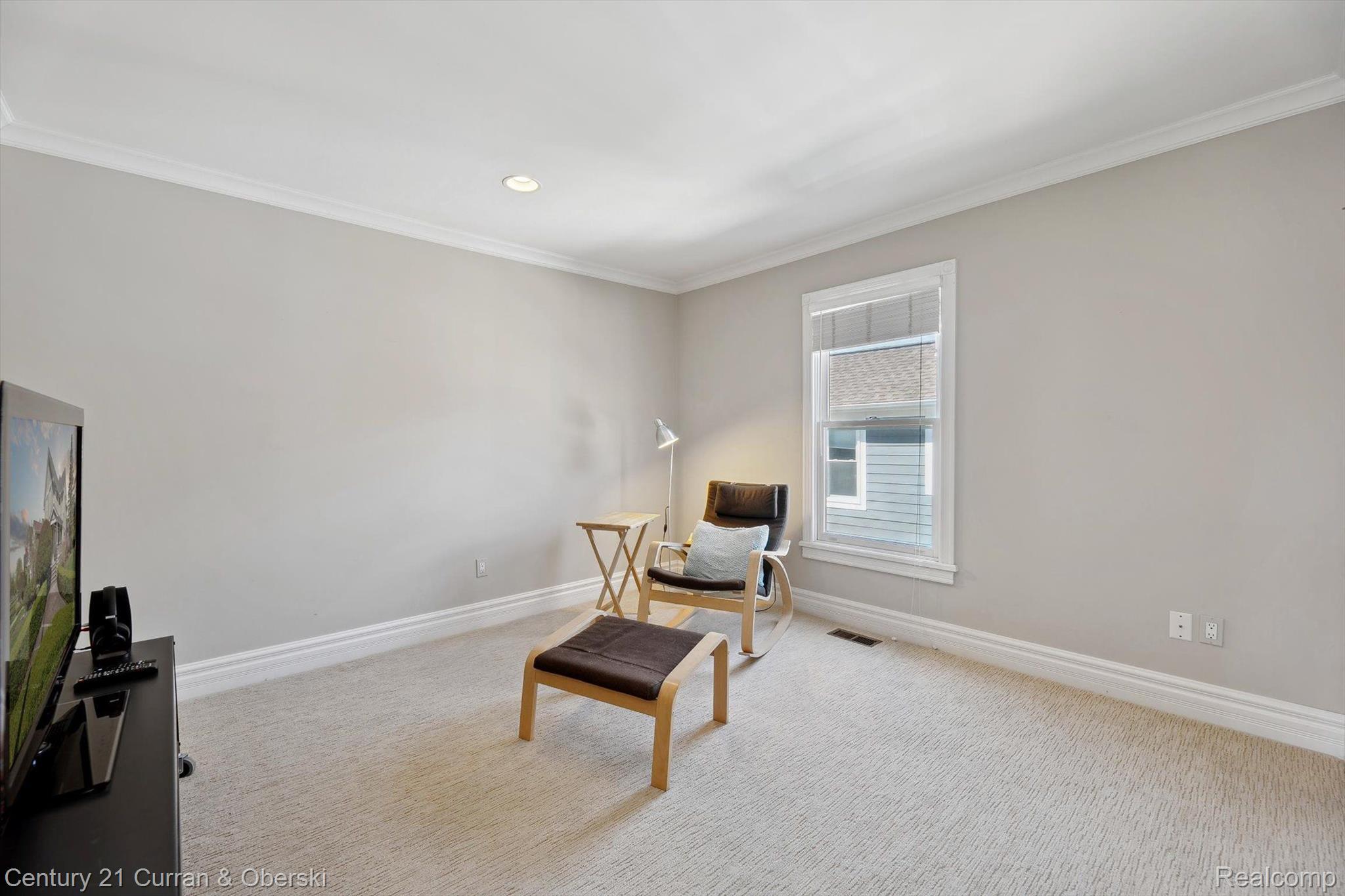 375 CATALPA Drive