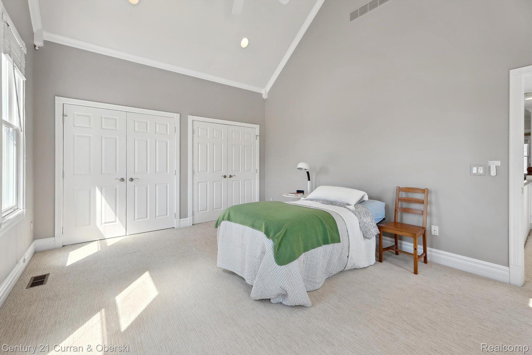375 CATALPA Drive