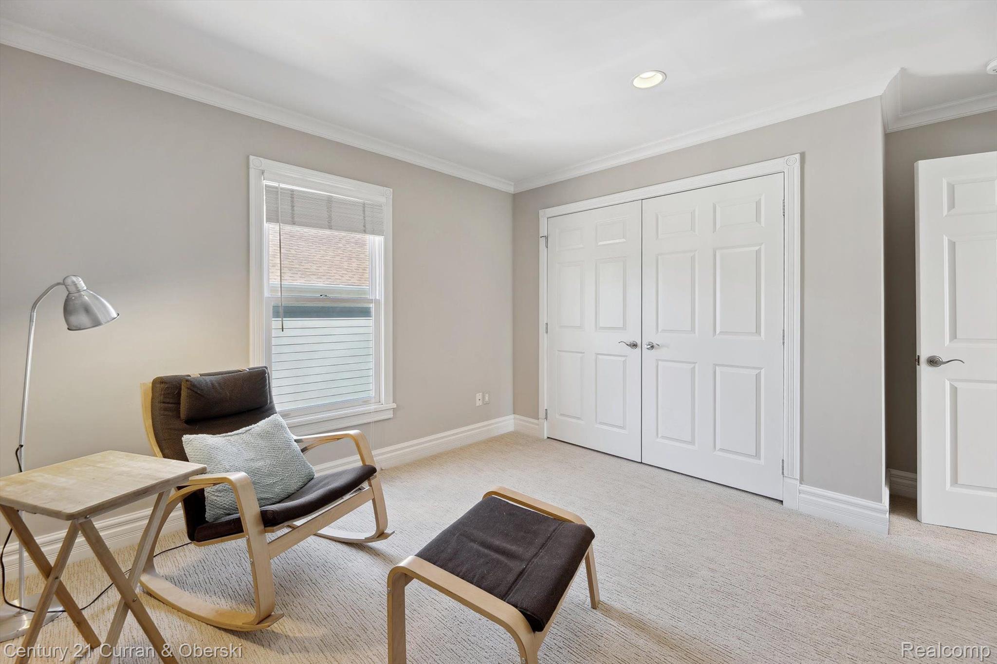 375 CATALPA Drive