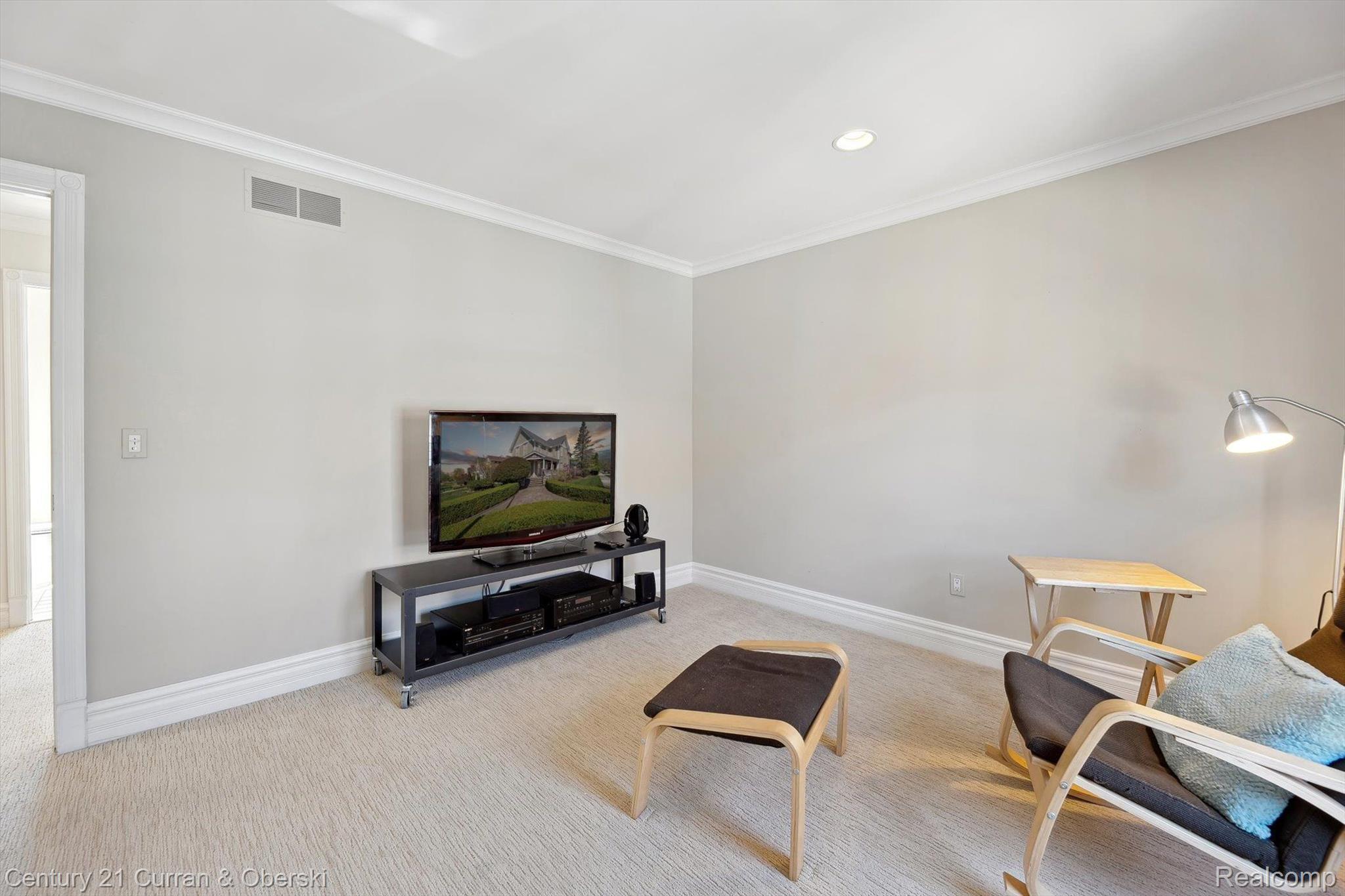 375 CATALPA Drive