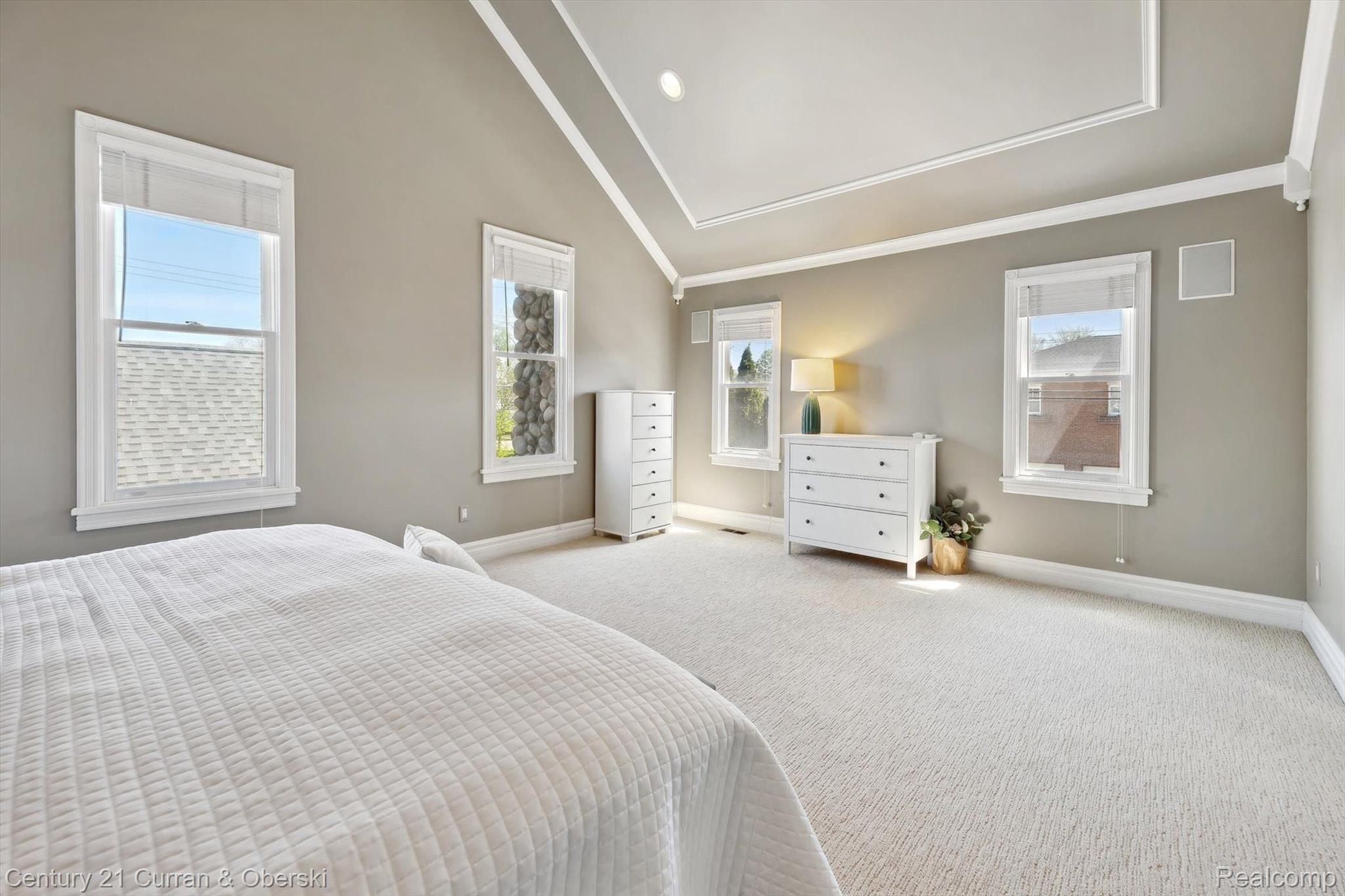 375 CATALPA Drive