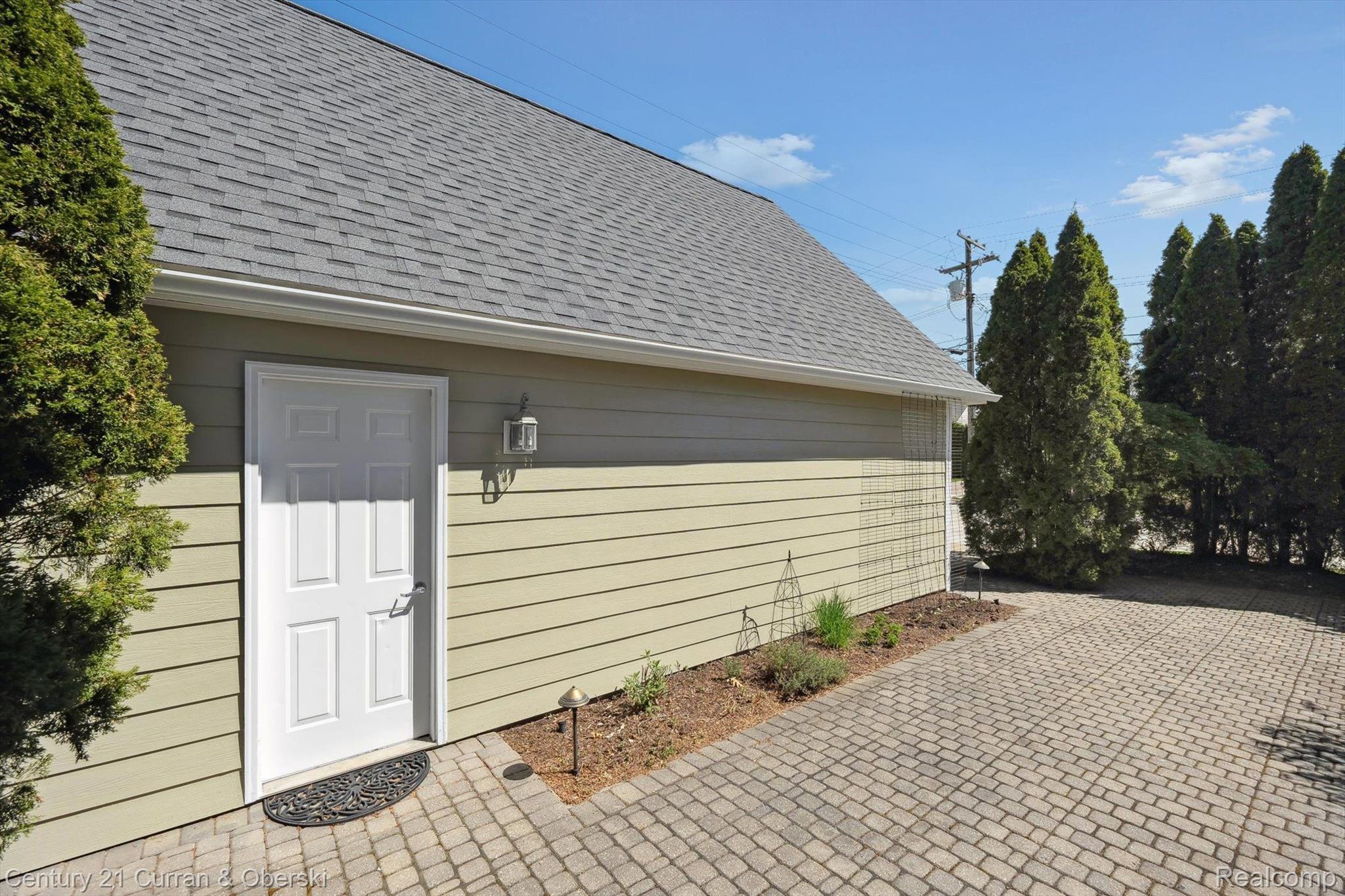 375 CATALPA Drive