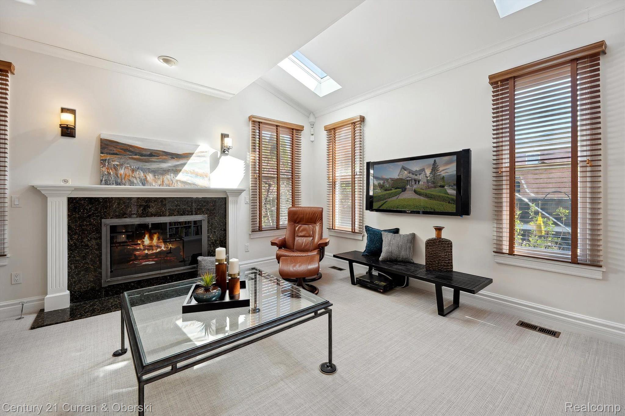 375 CATALPA Drive