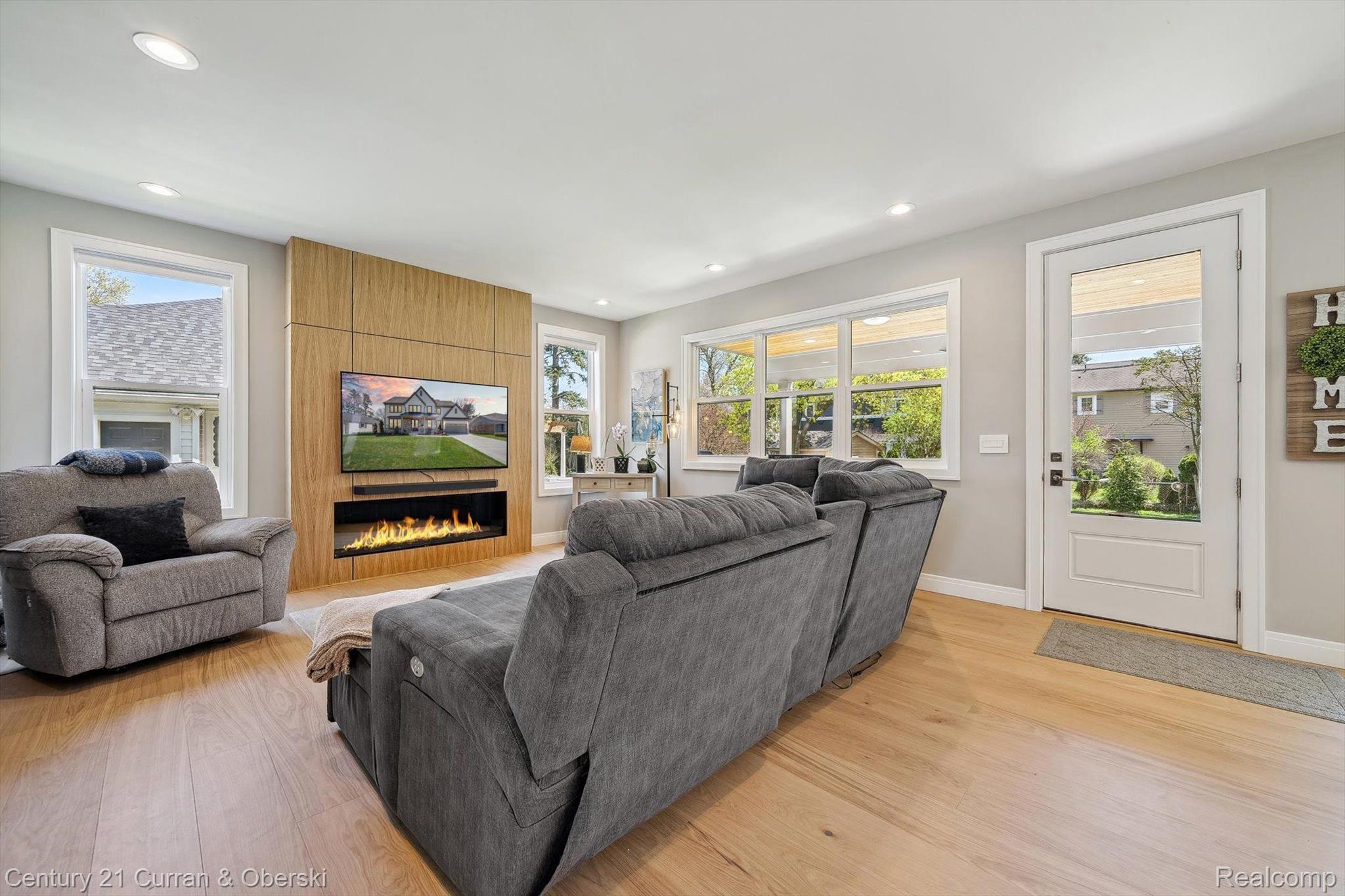 1663 FAIRWAY Drive