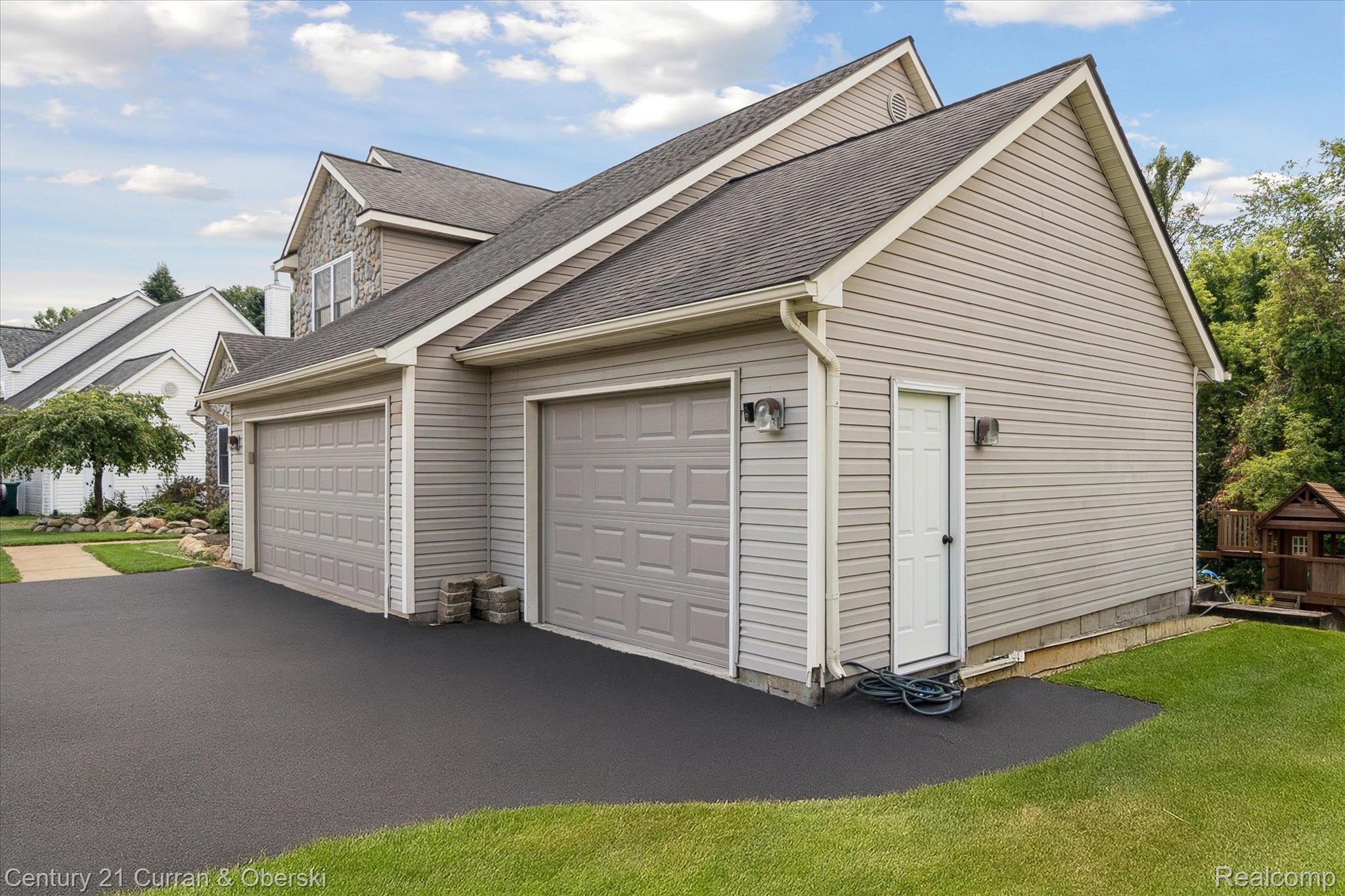 4025 Forest Edge Drive