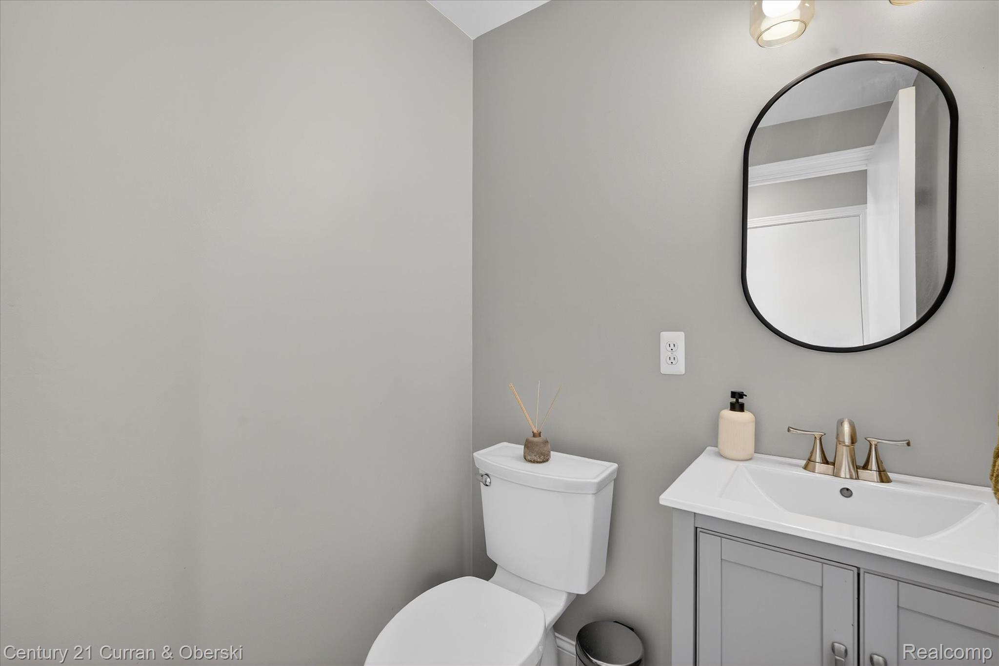 1698 Farnborough Drive