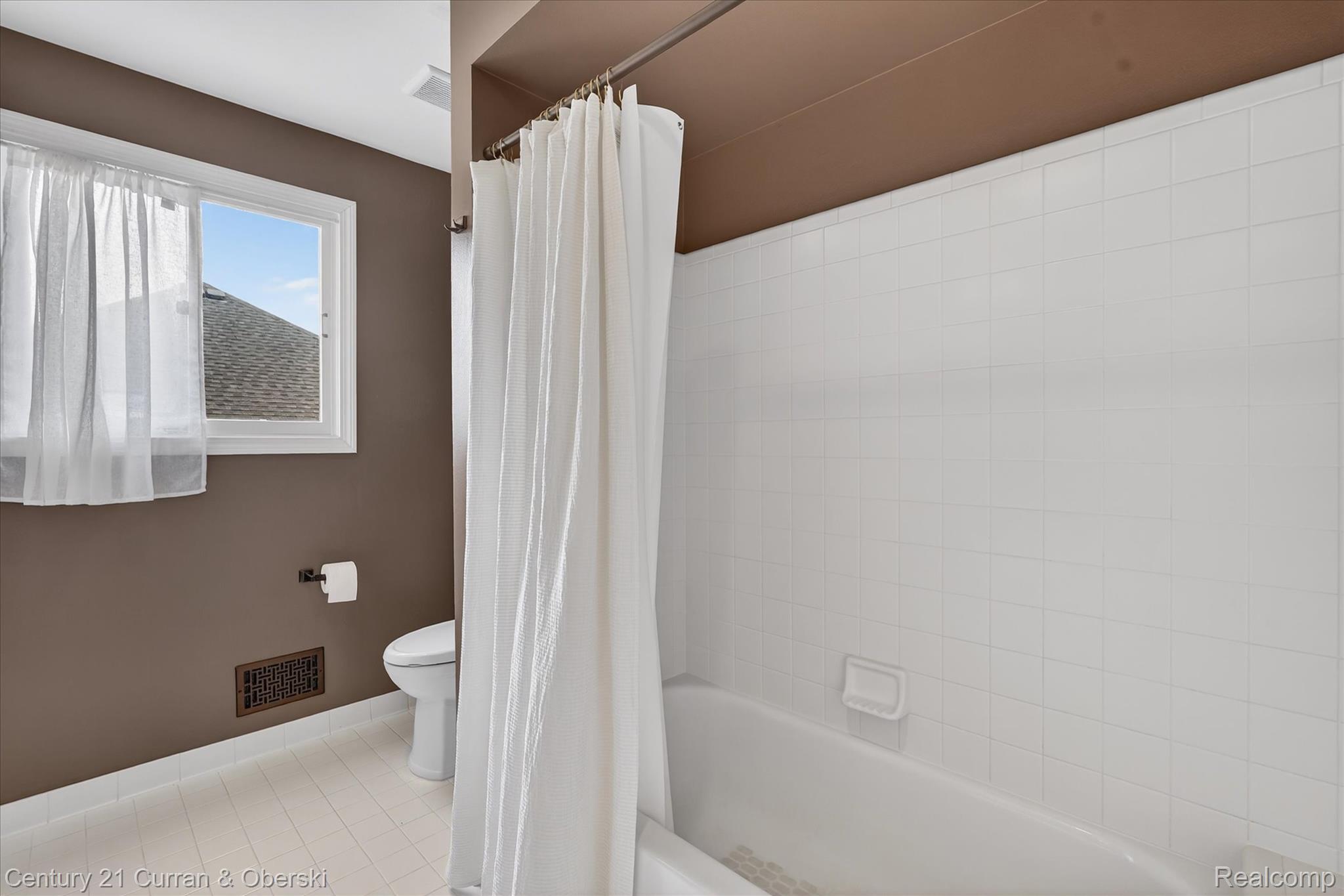 1698 Farnborough Drive