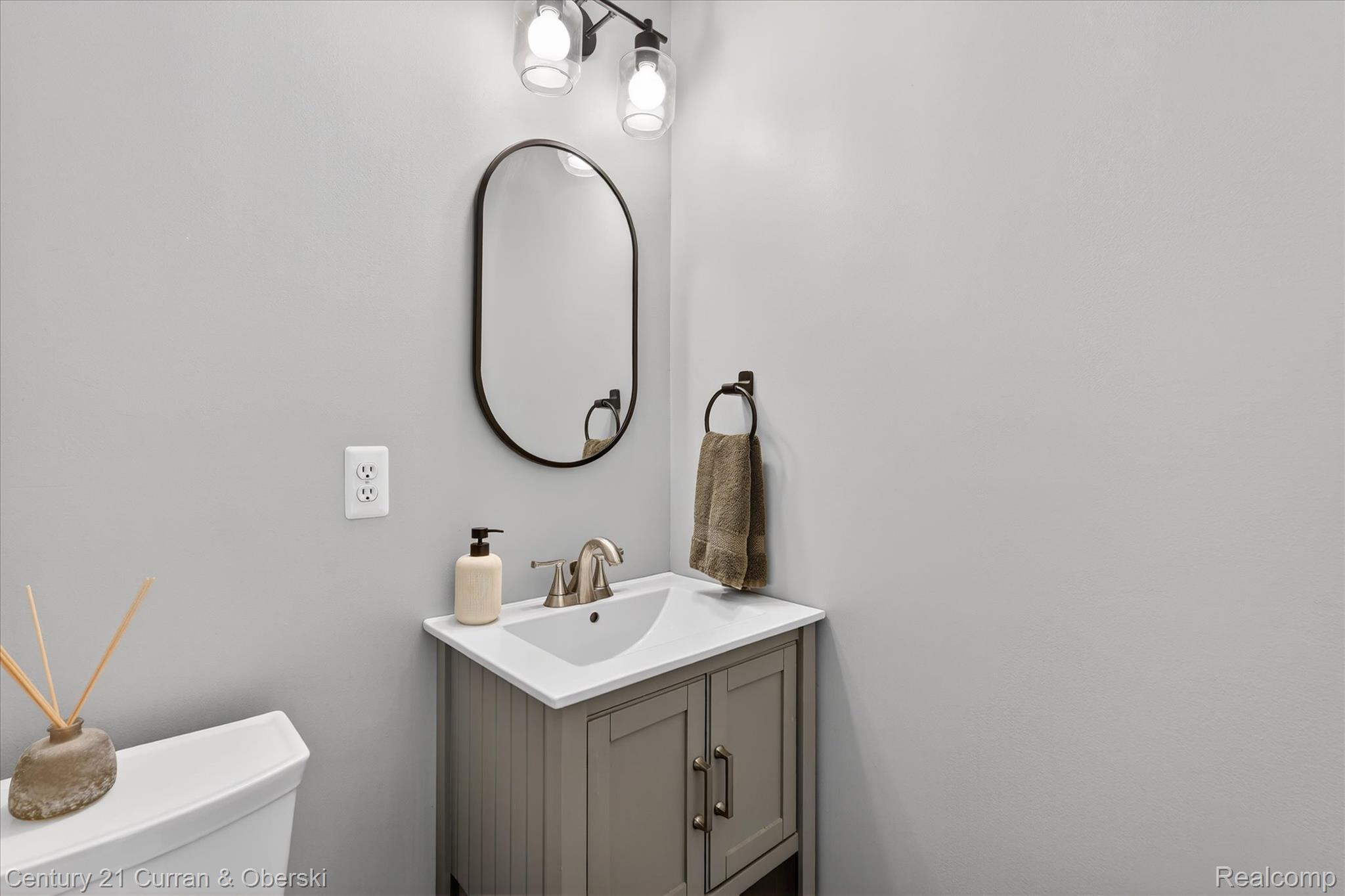 1698 Farnborough Drive