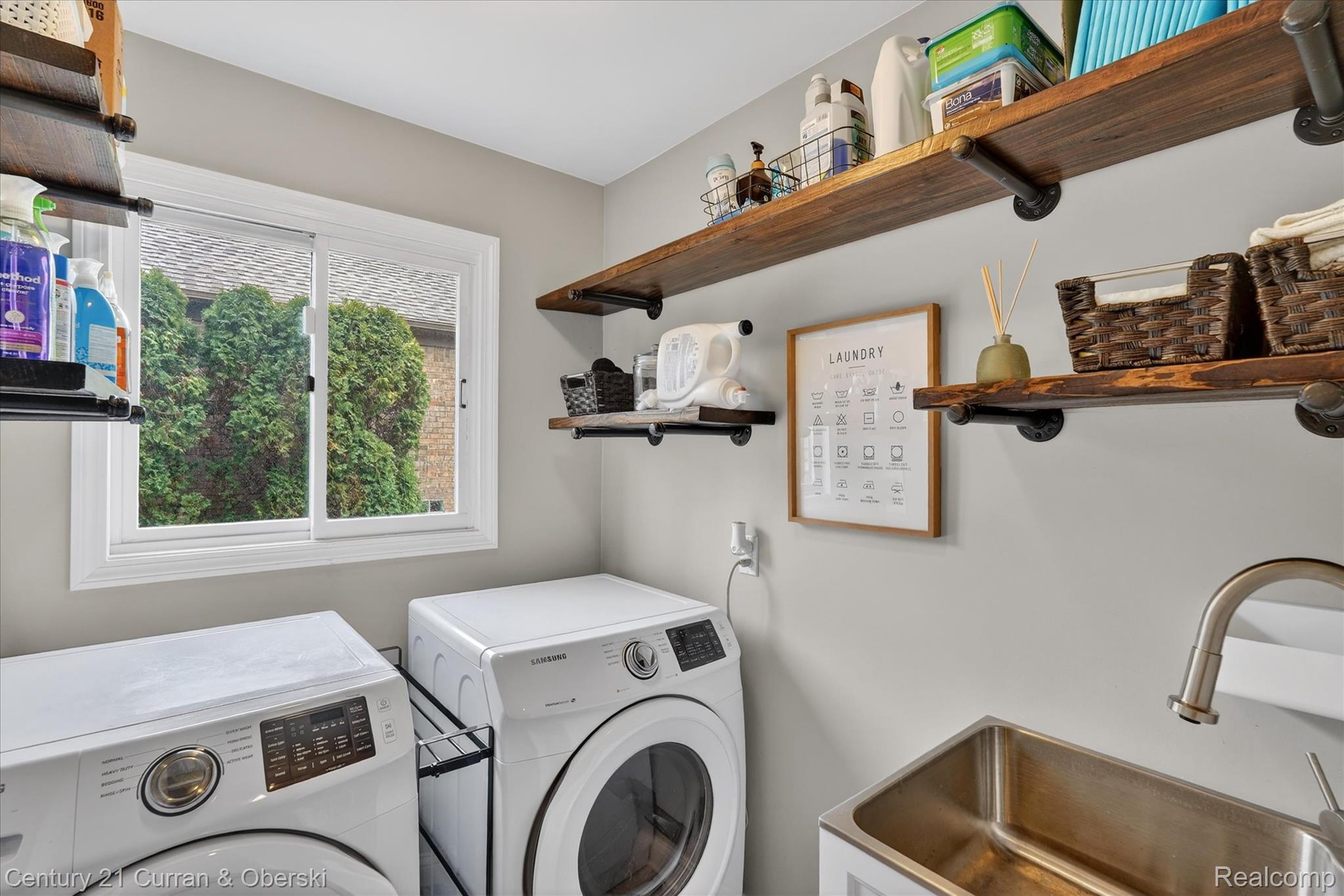 1698 Farnborough Drive