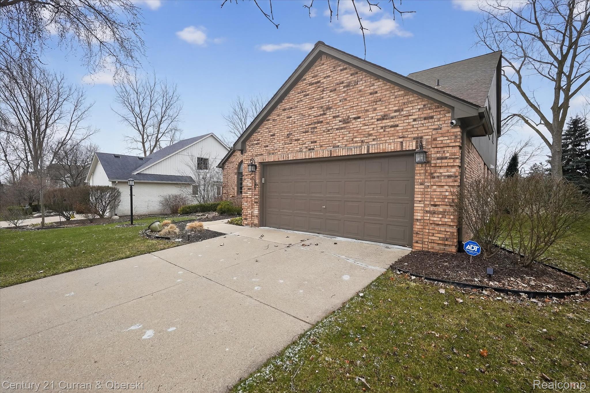 1698 Farnborough Drive