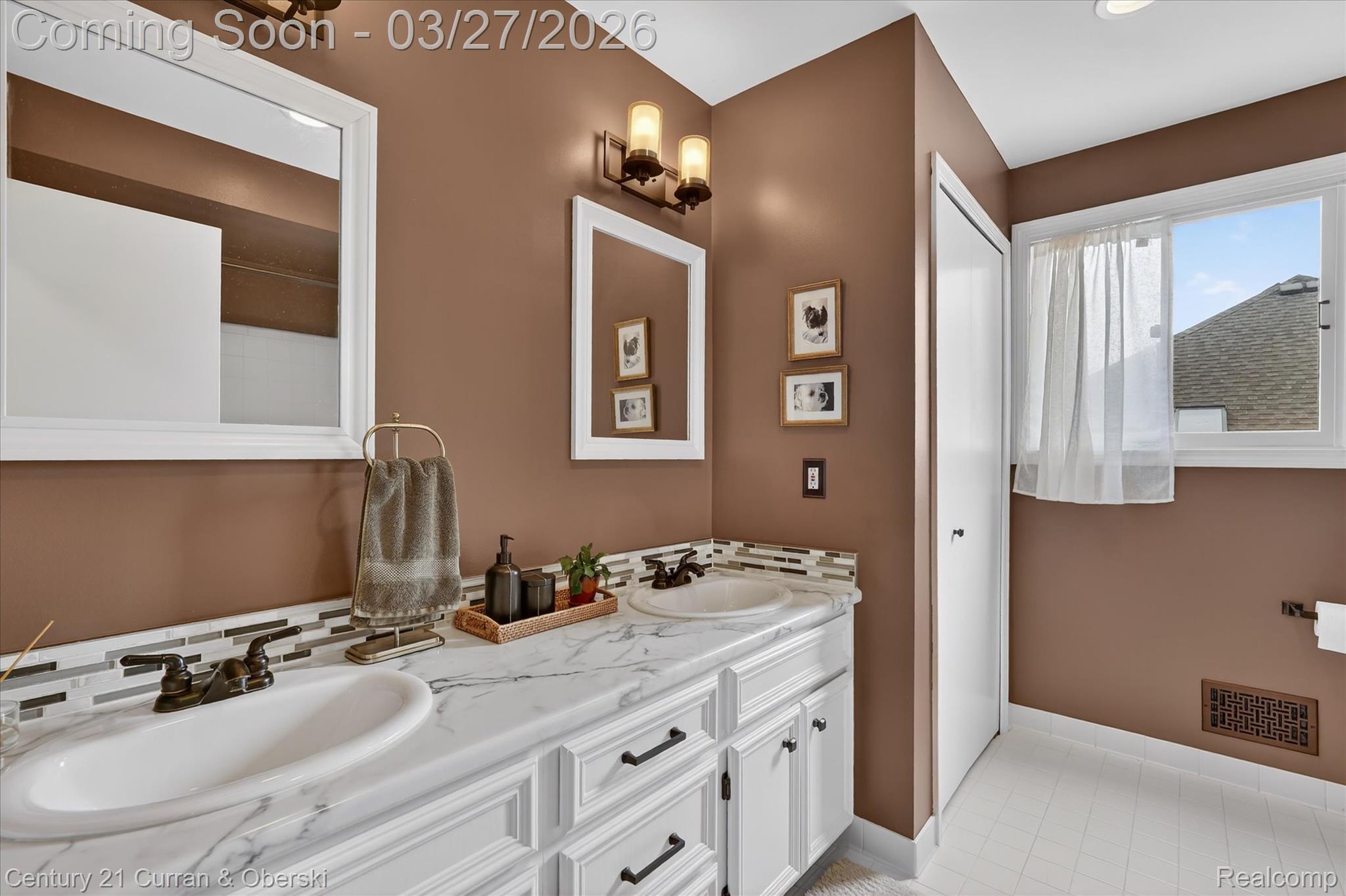 1698 Farnborough Drive