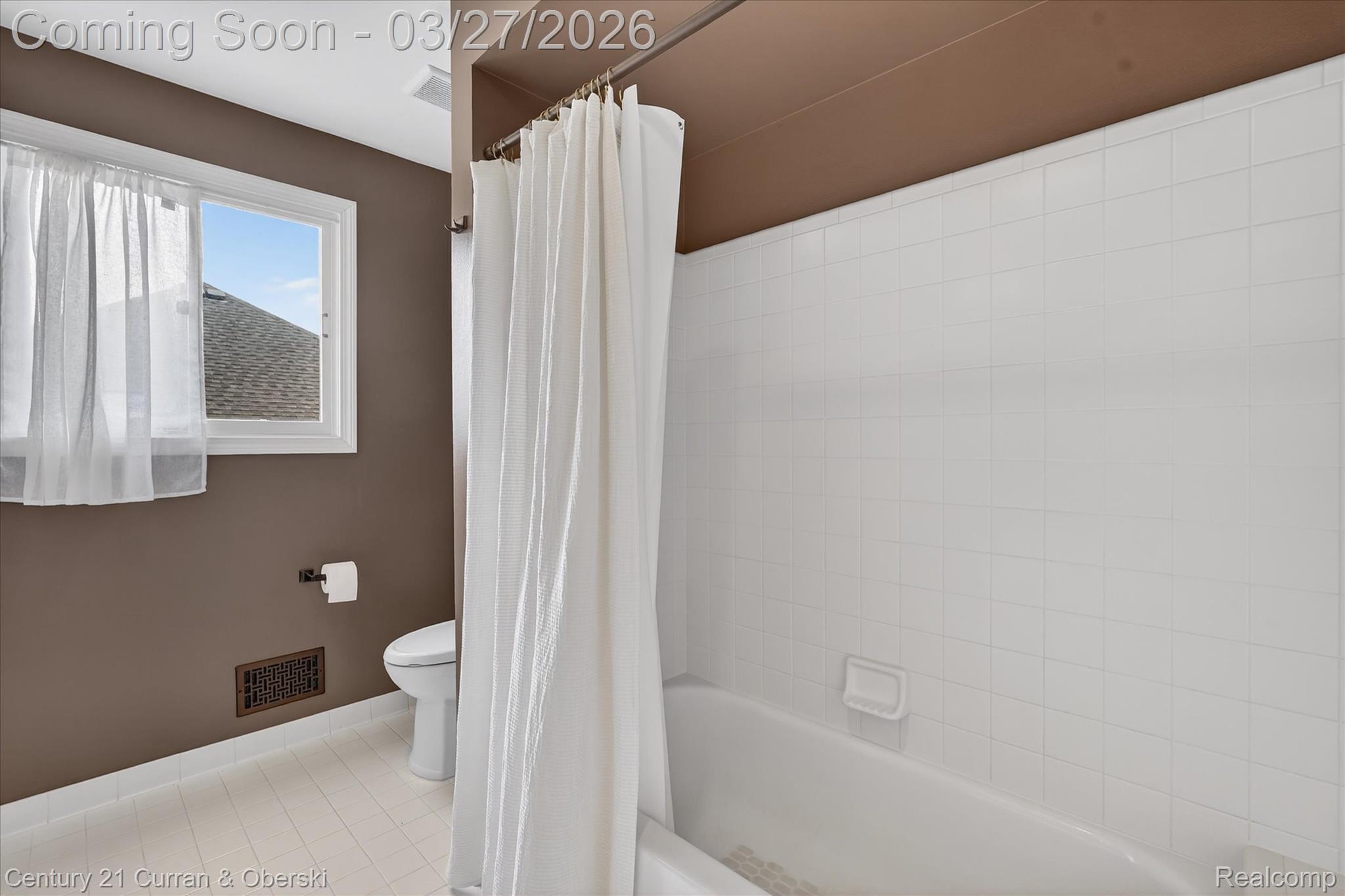 1698 Farnborough Drive