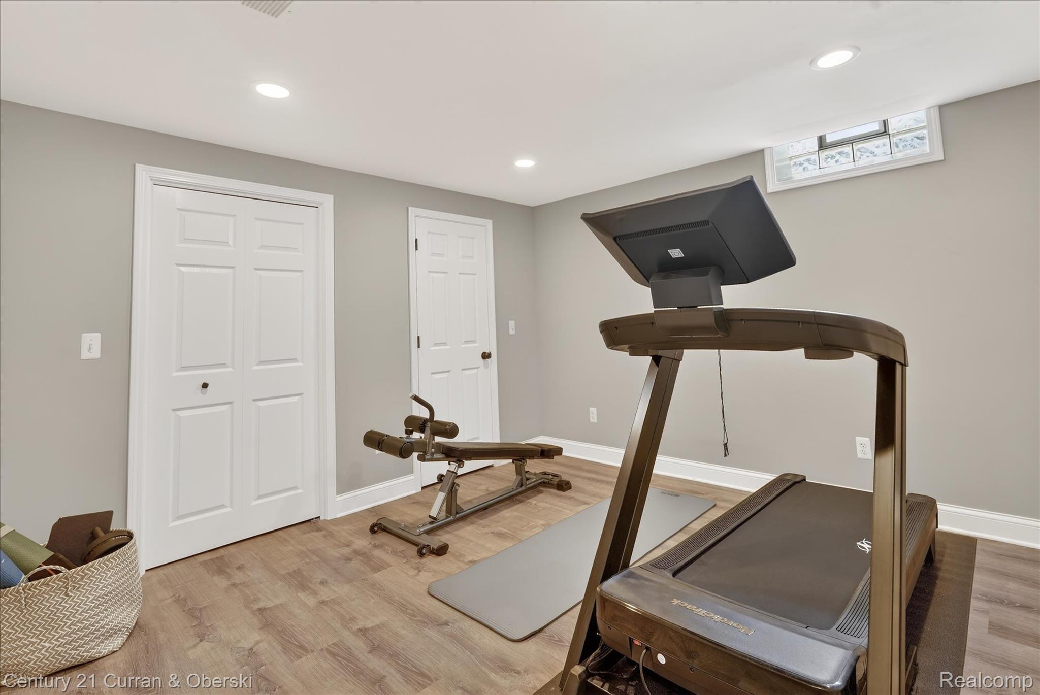 1698 Farnborough Drive