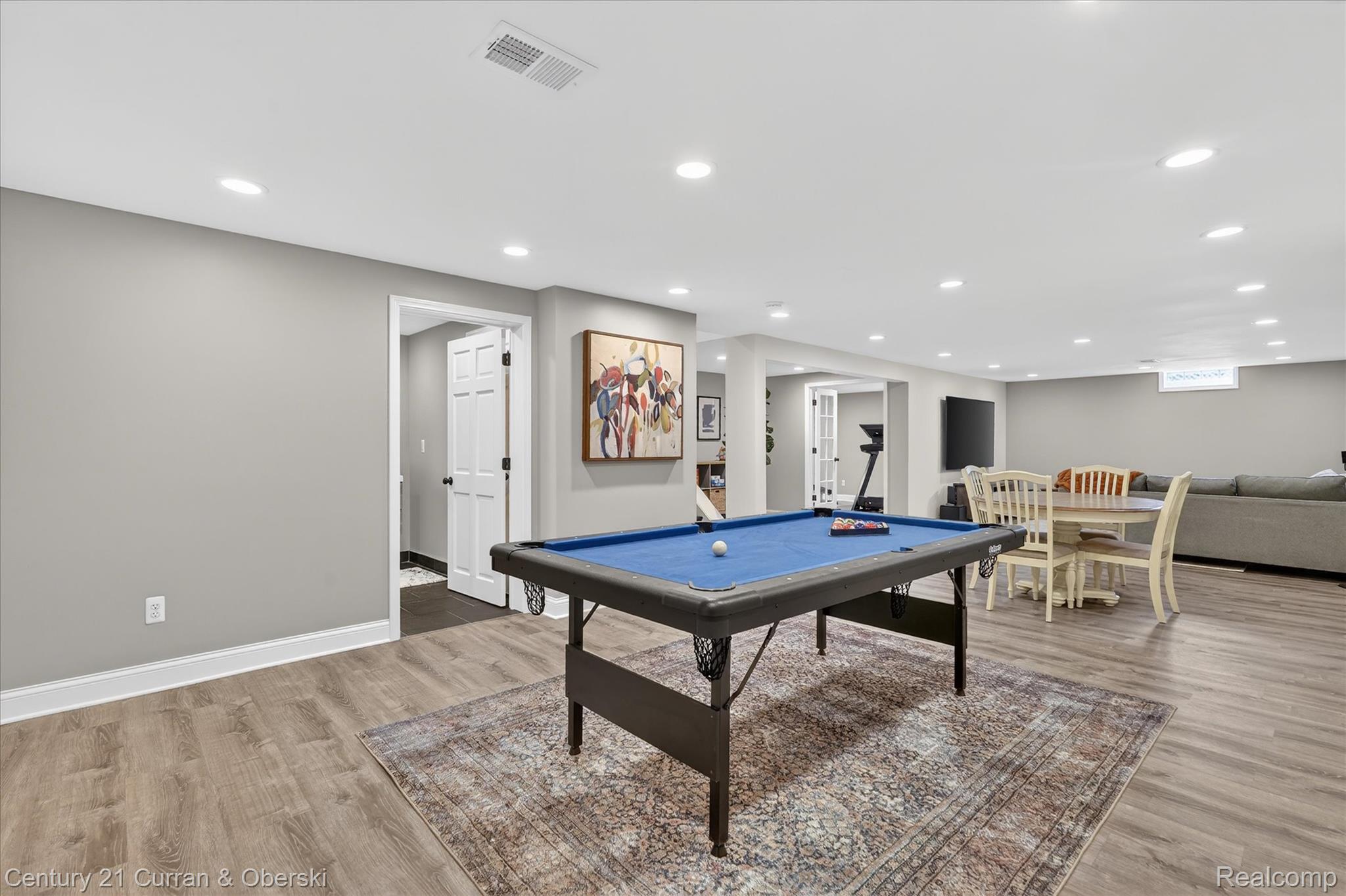 1698 Farnborough Drive