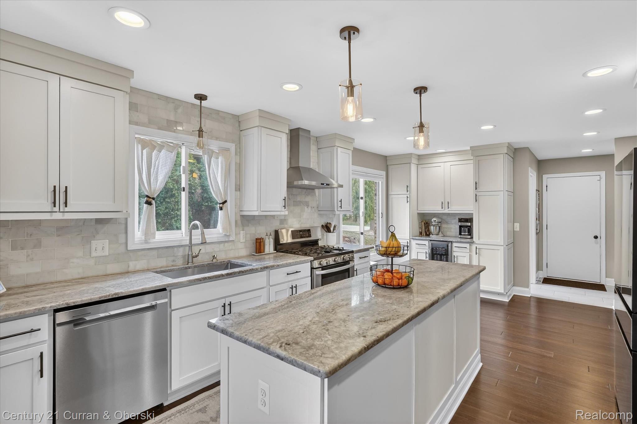 1698 Farnborough Drive