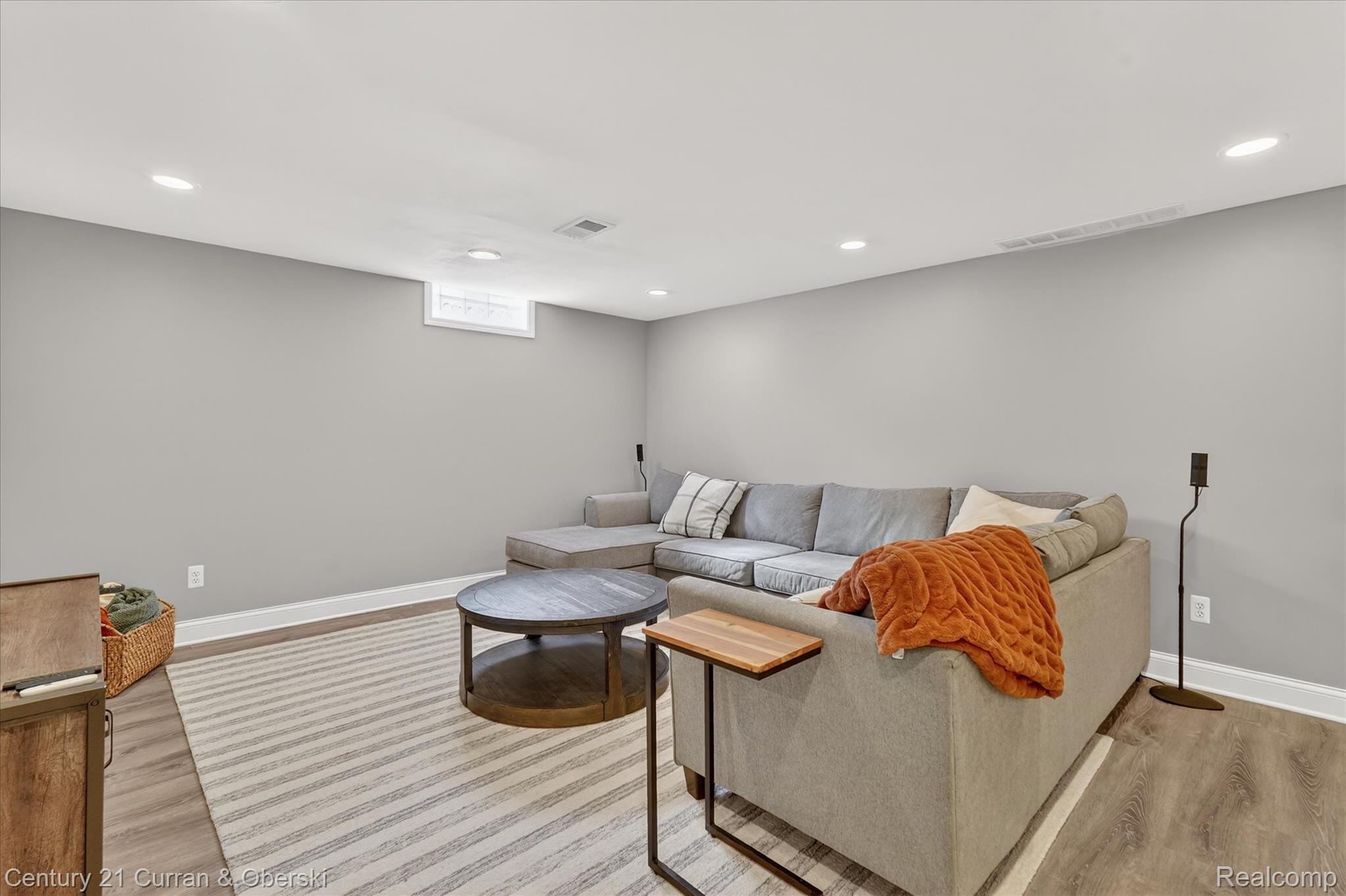 1698 Farnborough Drive