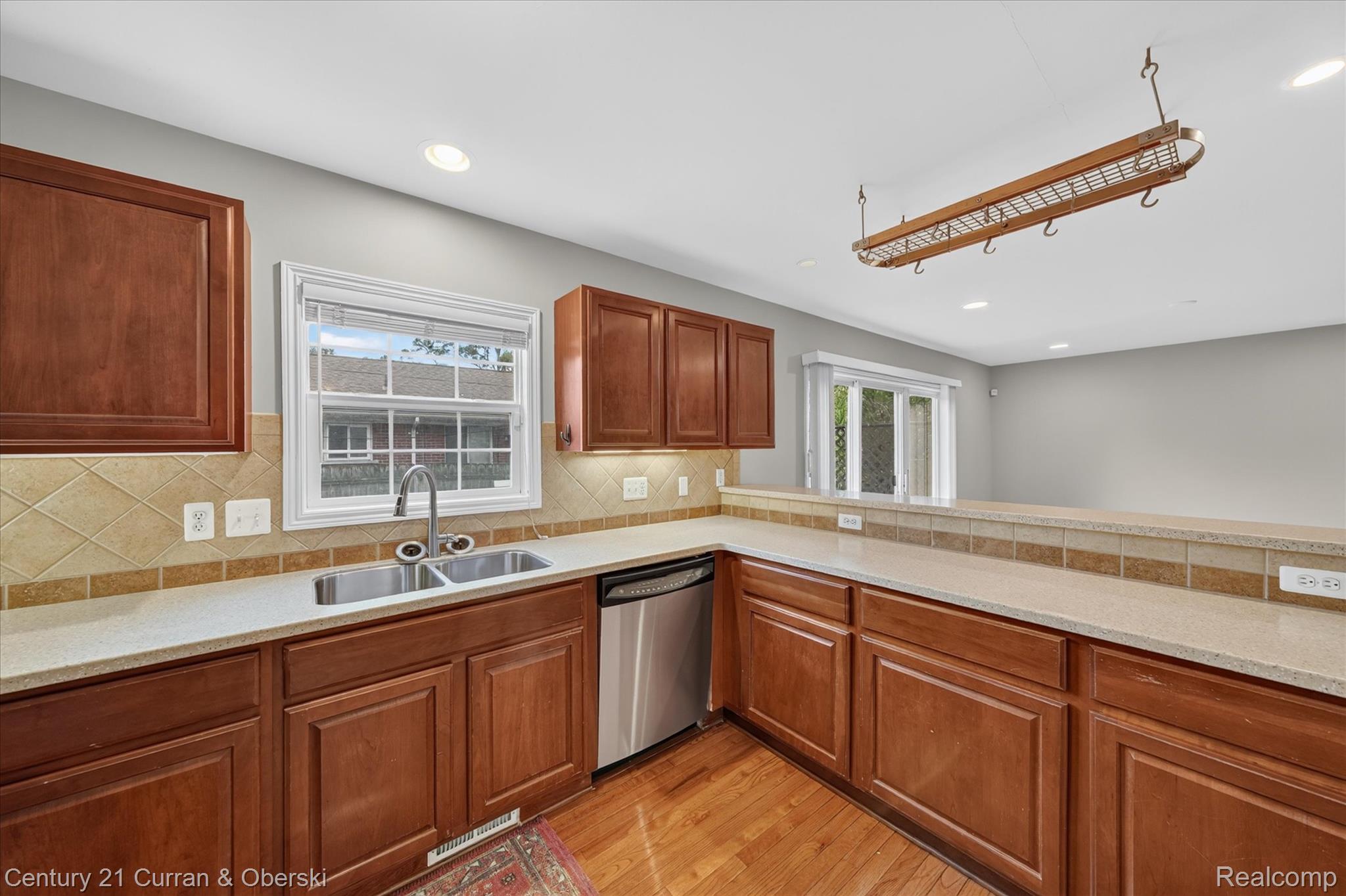 3813 Rochester Road