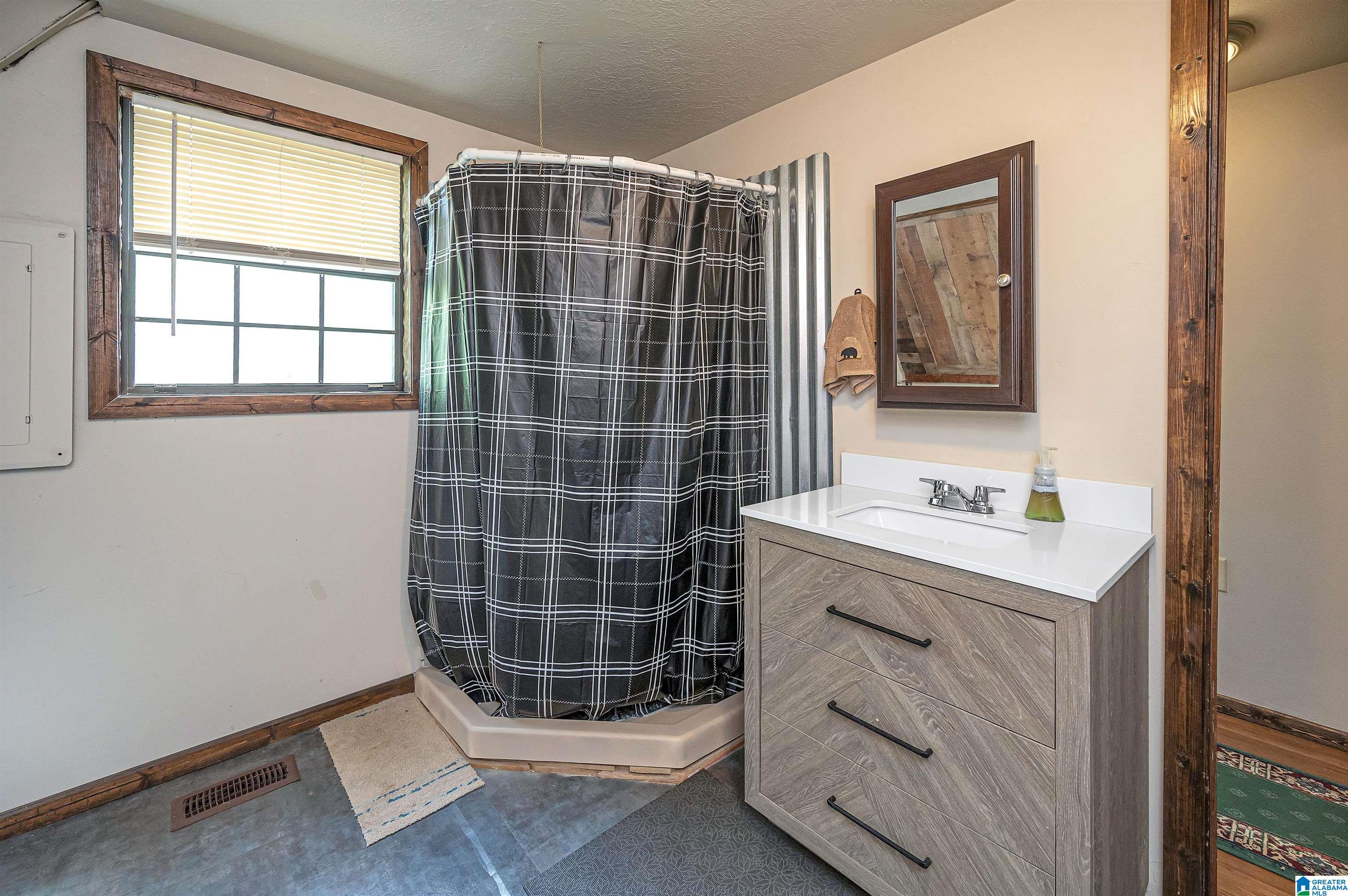 1061 COUNTY ROAD 998