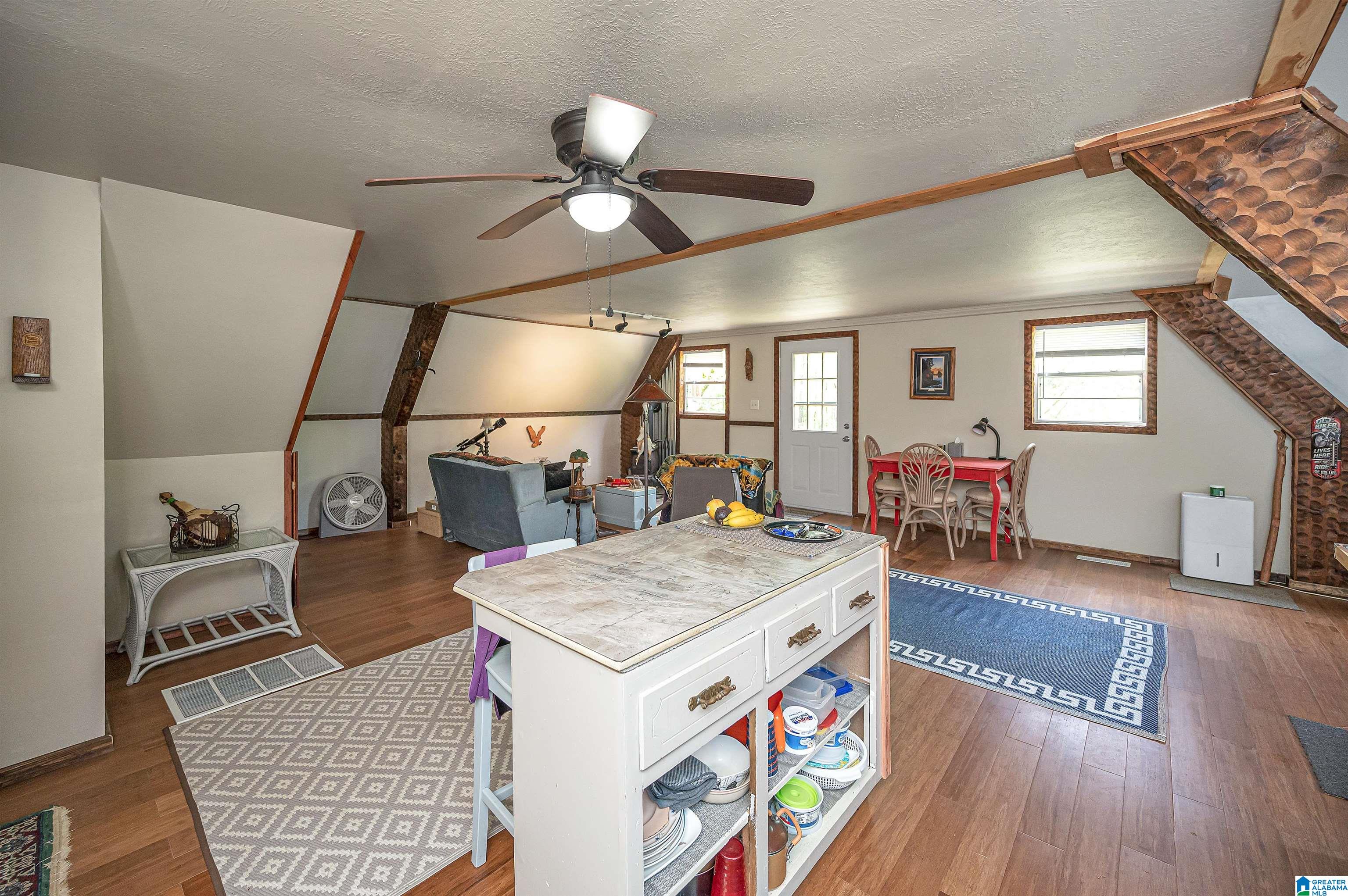 1061 COUNTY ROAD 998