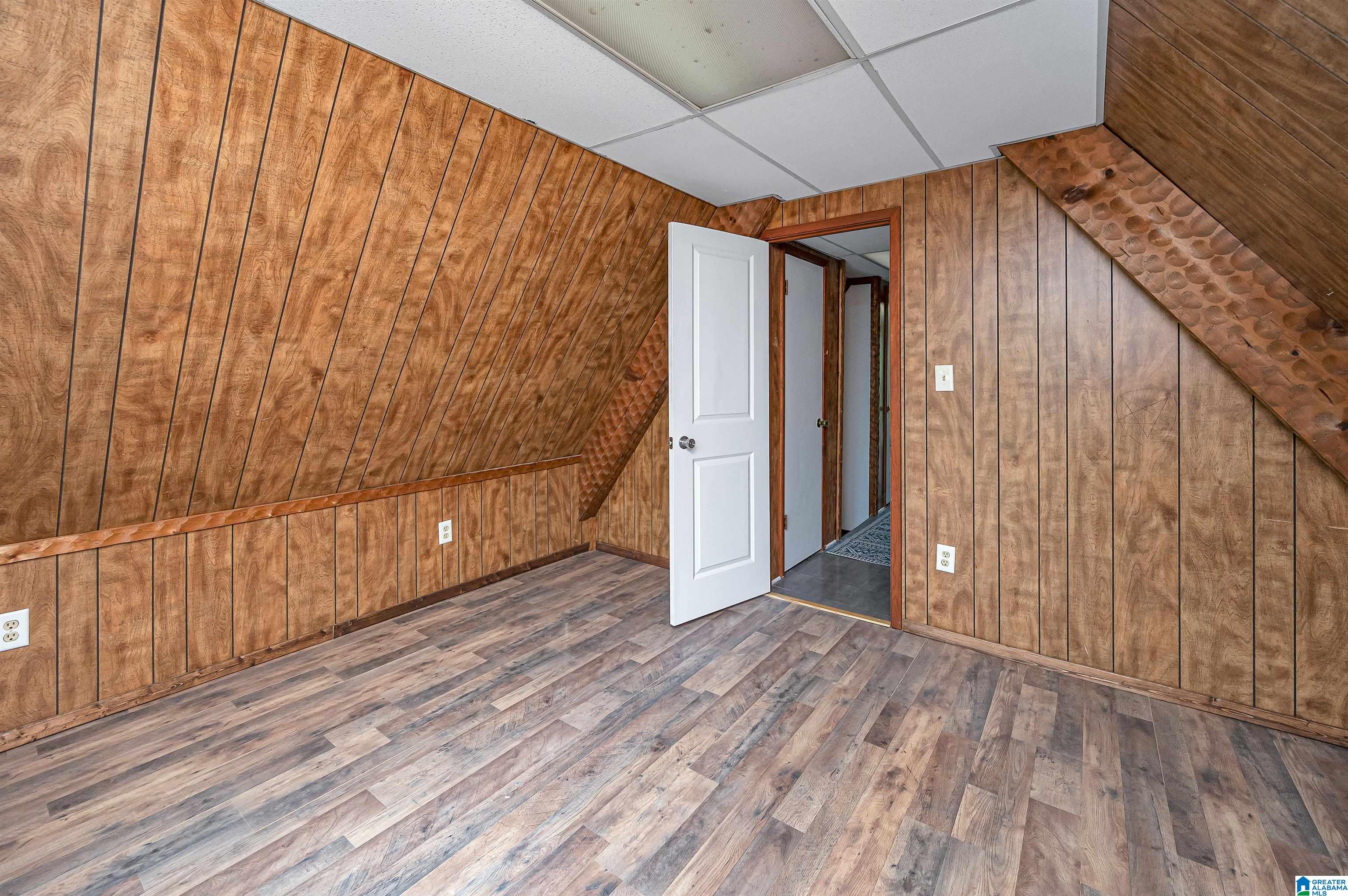 1061 COUNTY ROAD 998