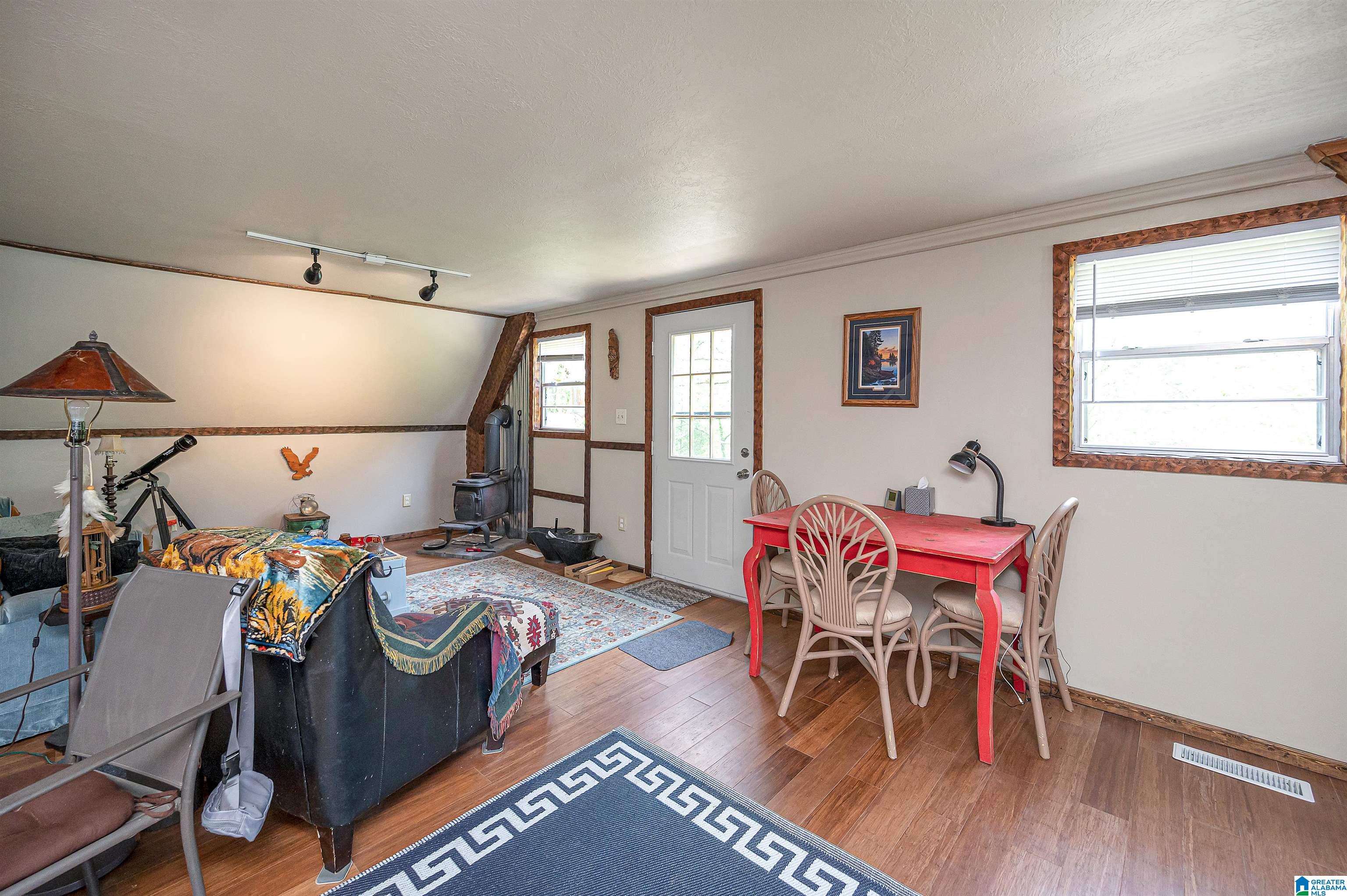 1061 COUNTY ROAD 998