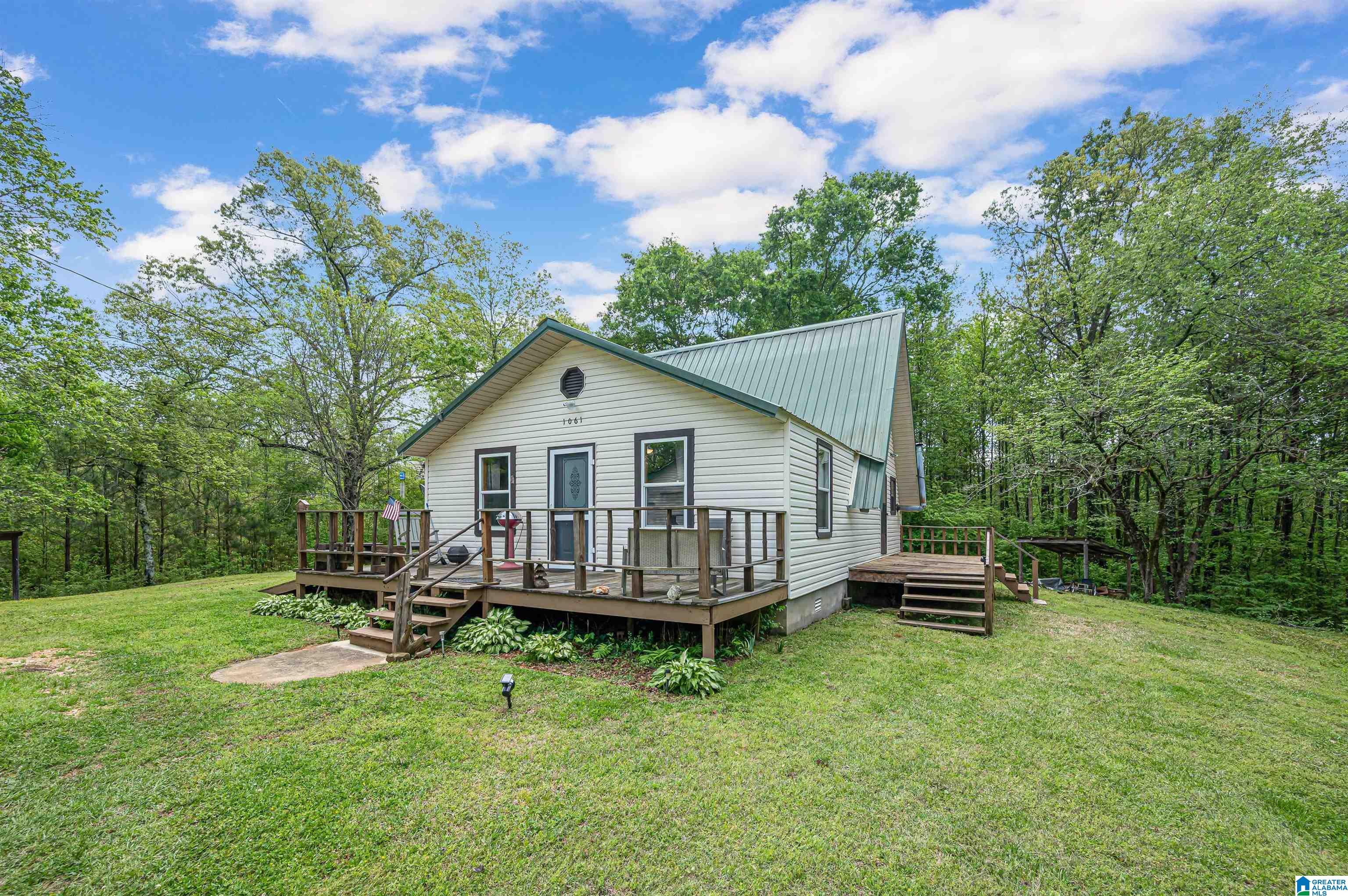 1061 COUNTY ROAD 998