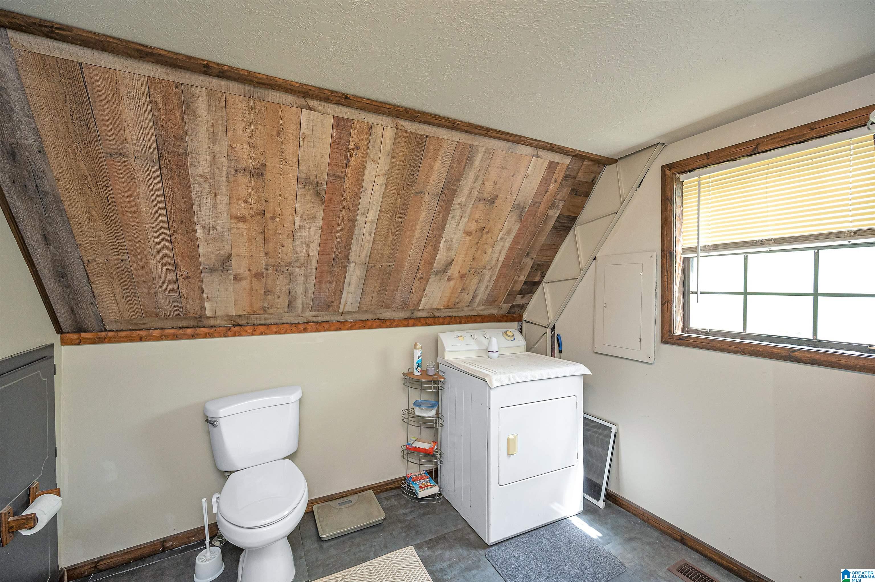 1061 COUNTY ROAD 998