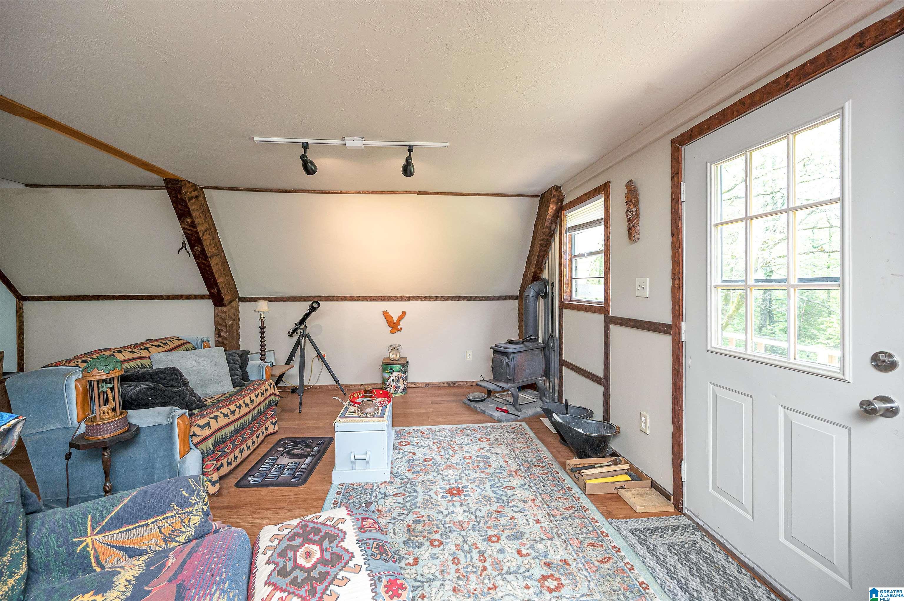 1061 COUNTY ROAD 998