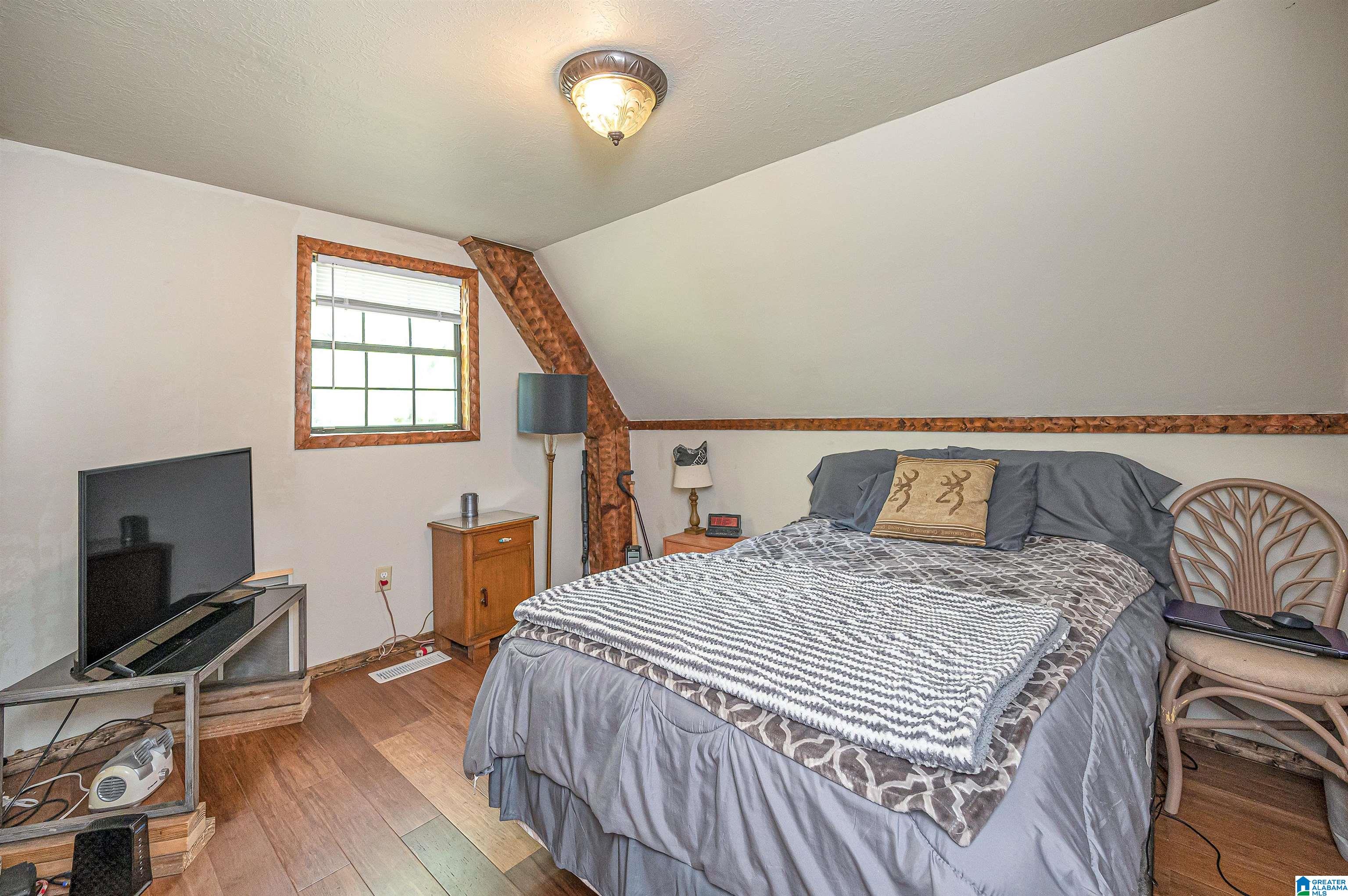 1061 COUNTY ROAD 998