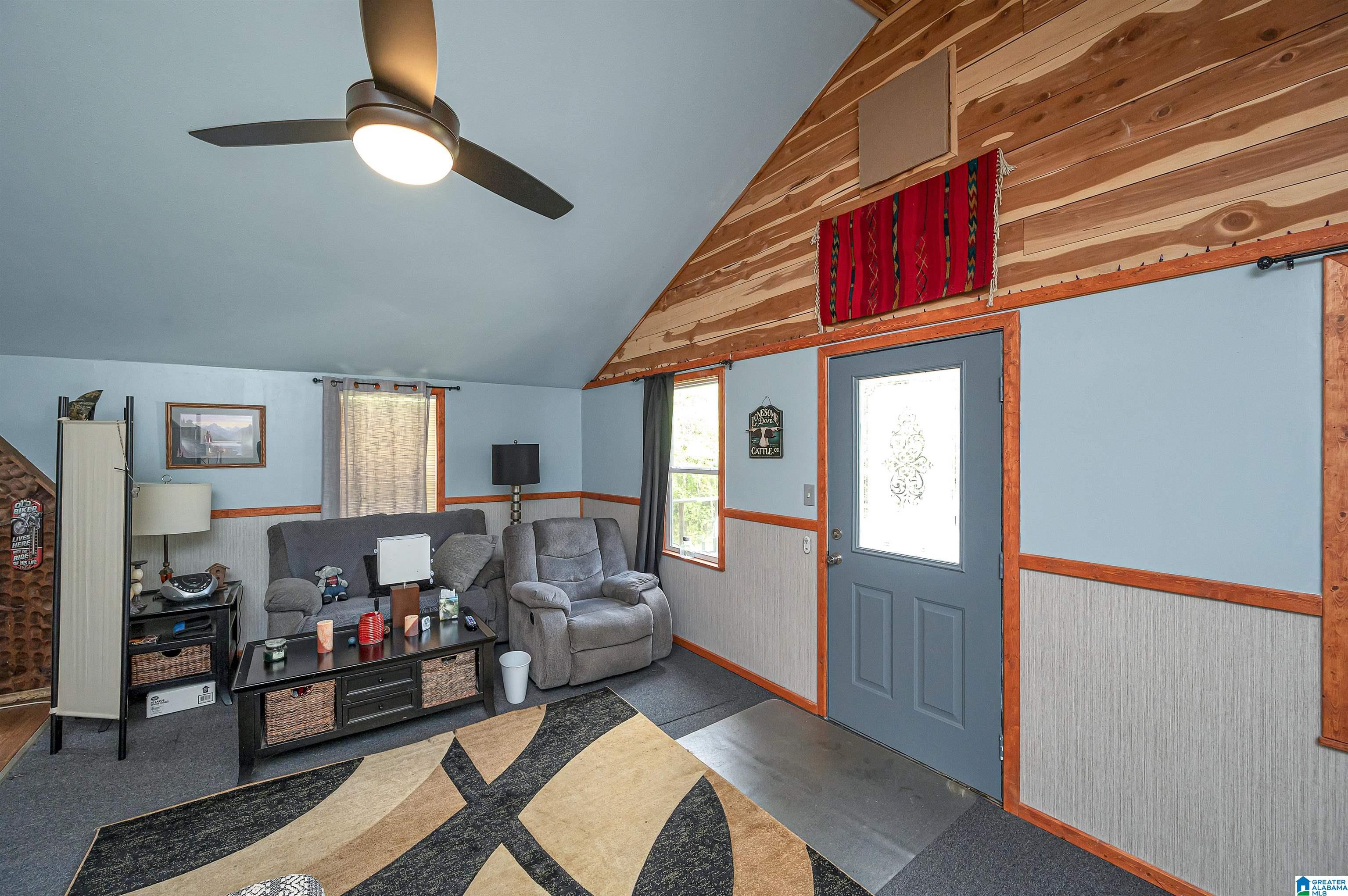 1061 COUNTY ROAD 998