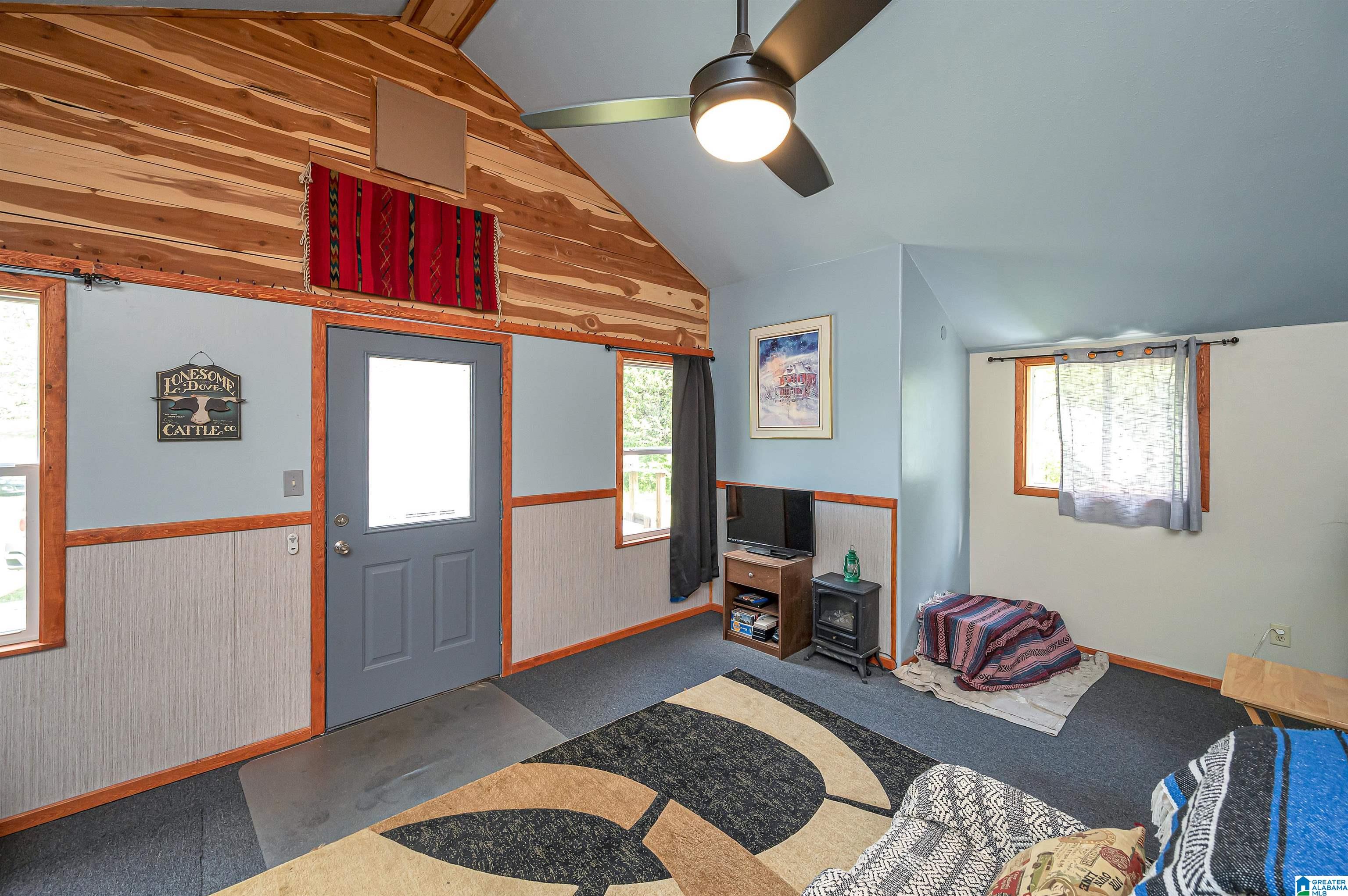 1061 COUNTY ROAD 998