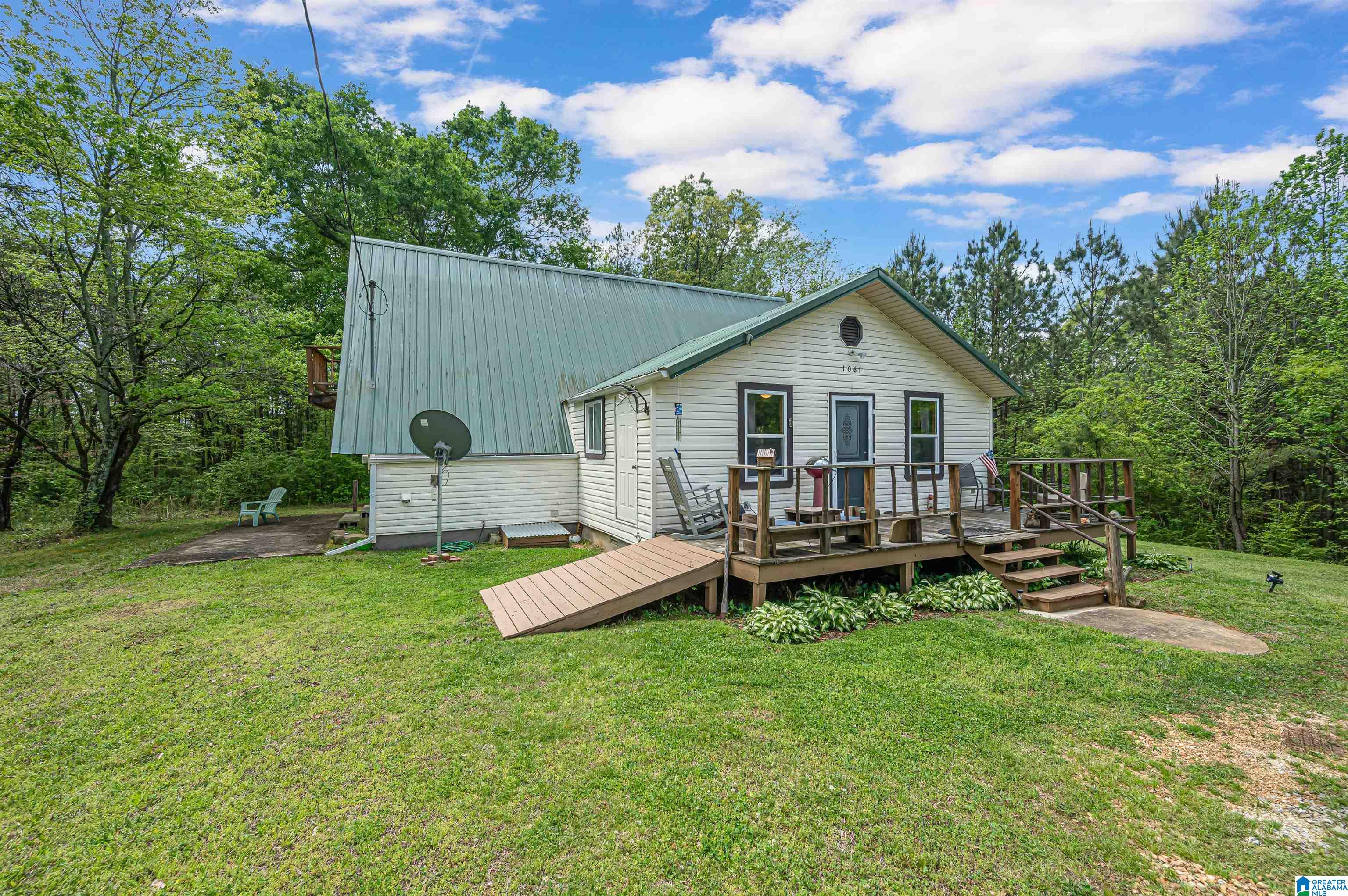 1061 COUNTY ROAD 998