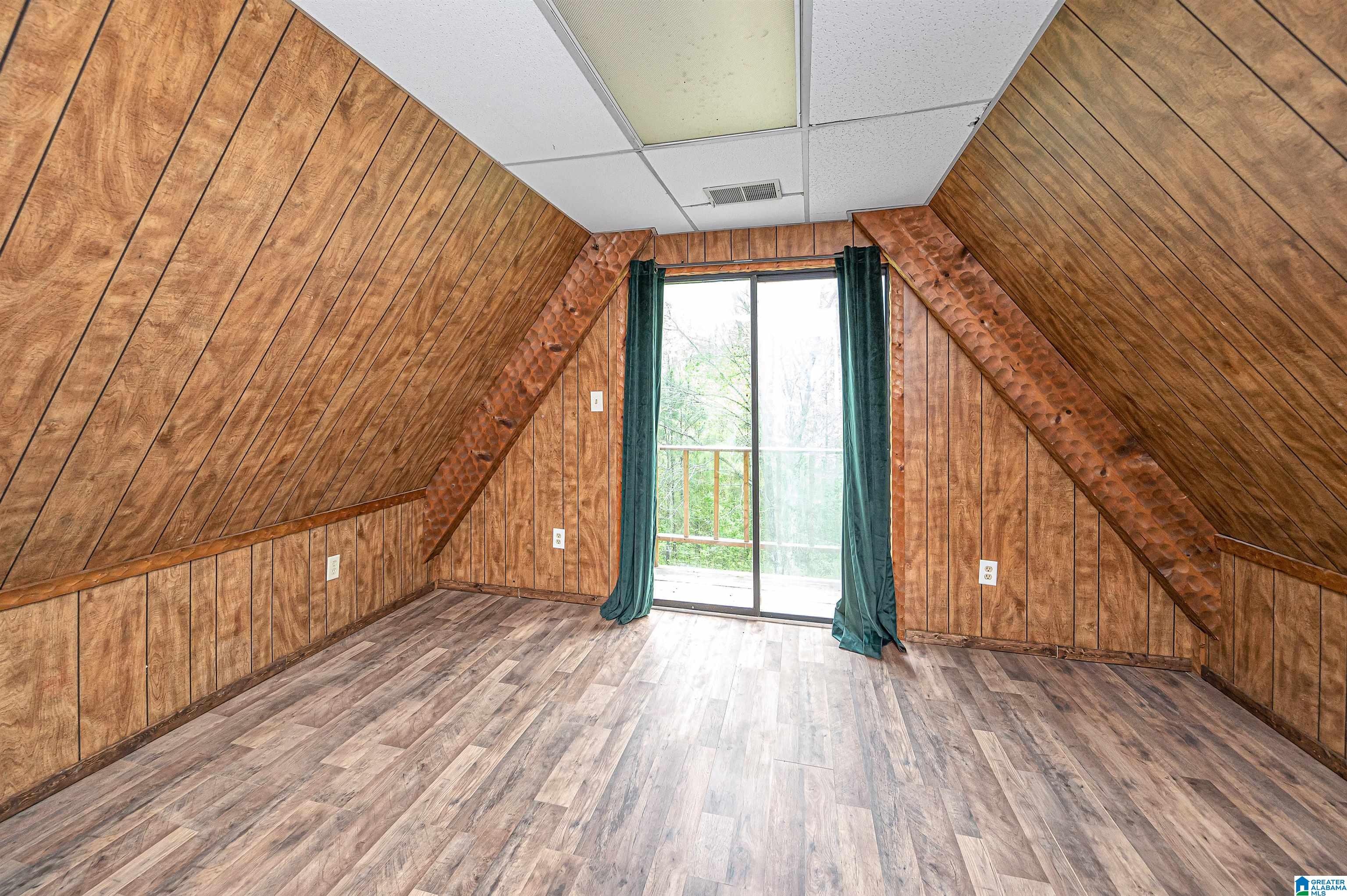 1061 COUNTY ROAD 998