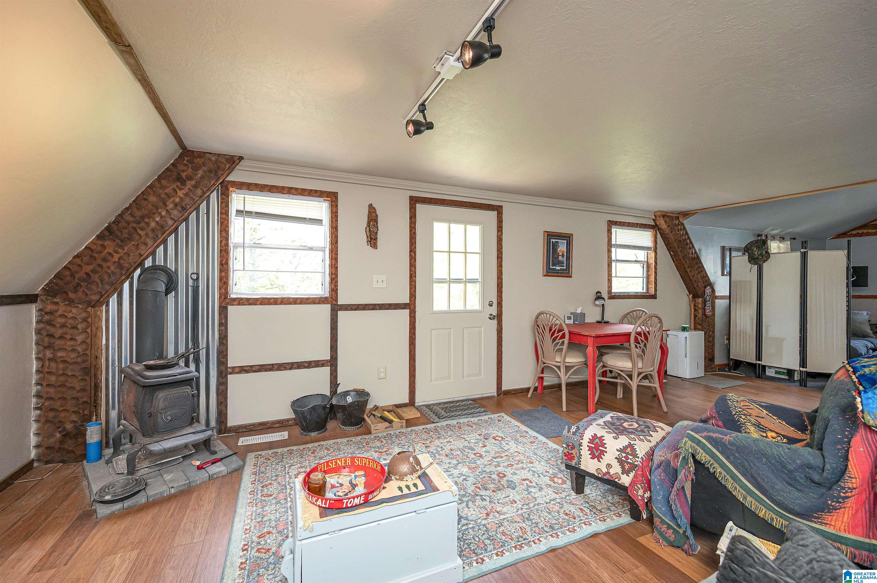 1061 COUNTY ROAD 998