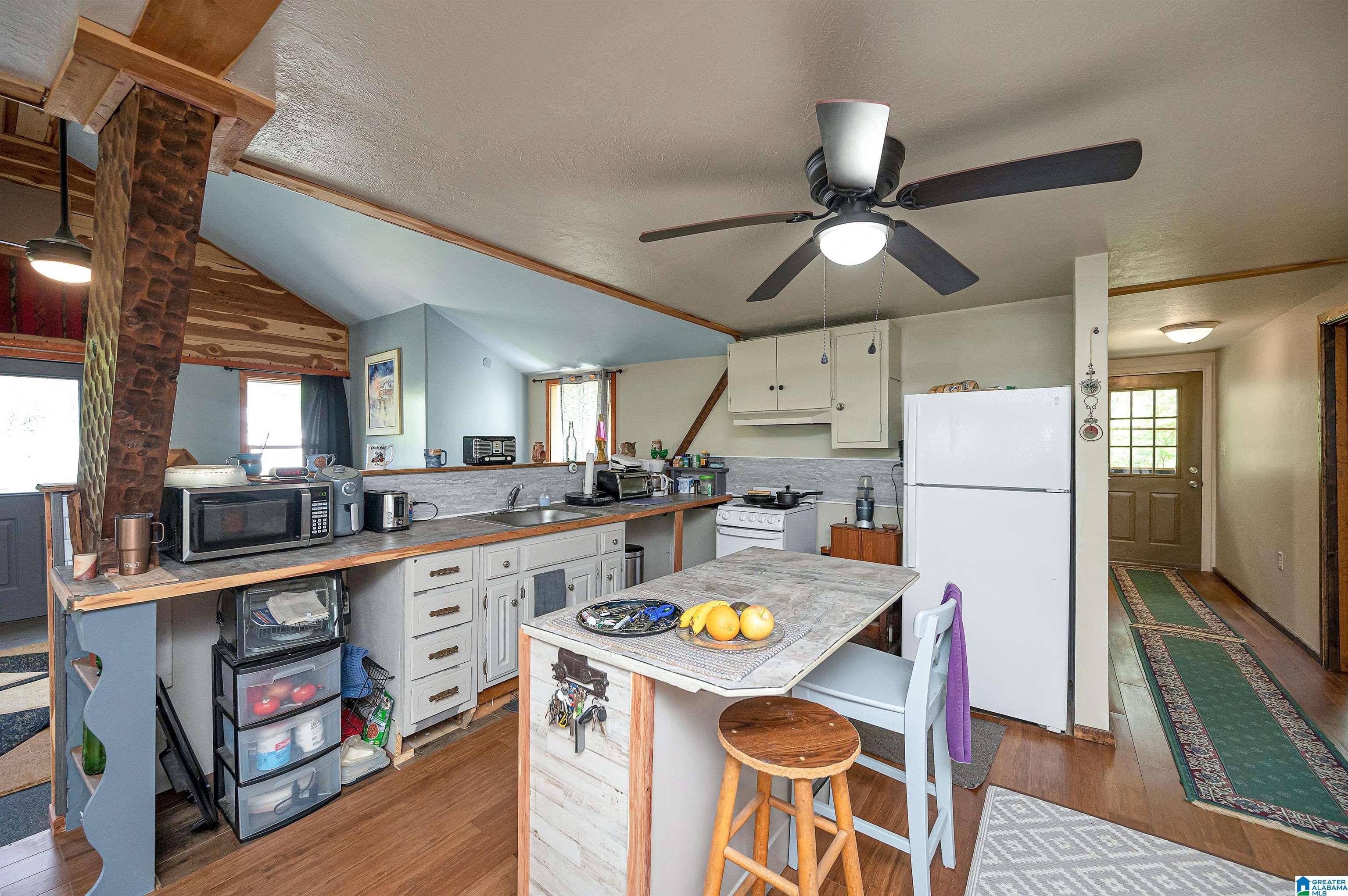 1061 COUNTY ROAD 998