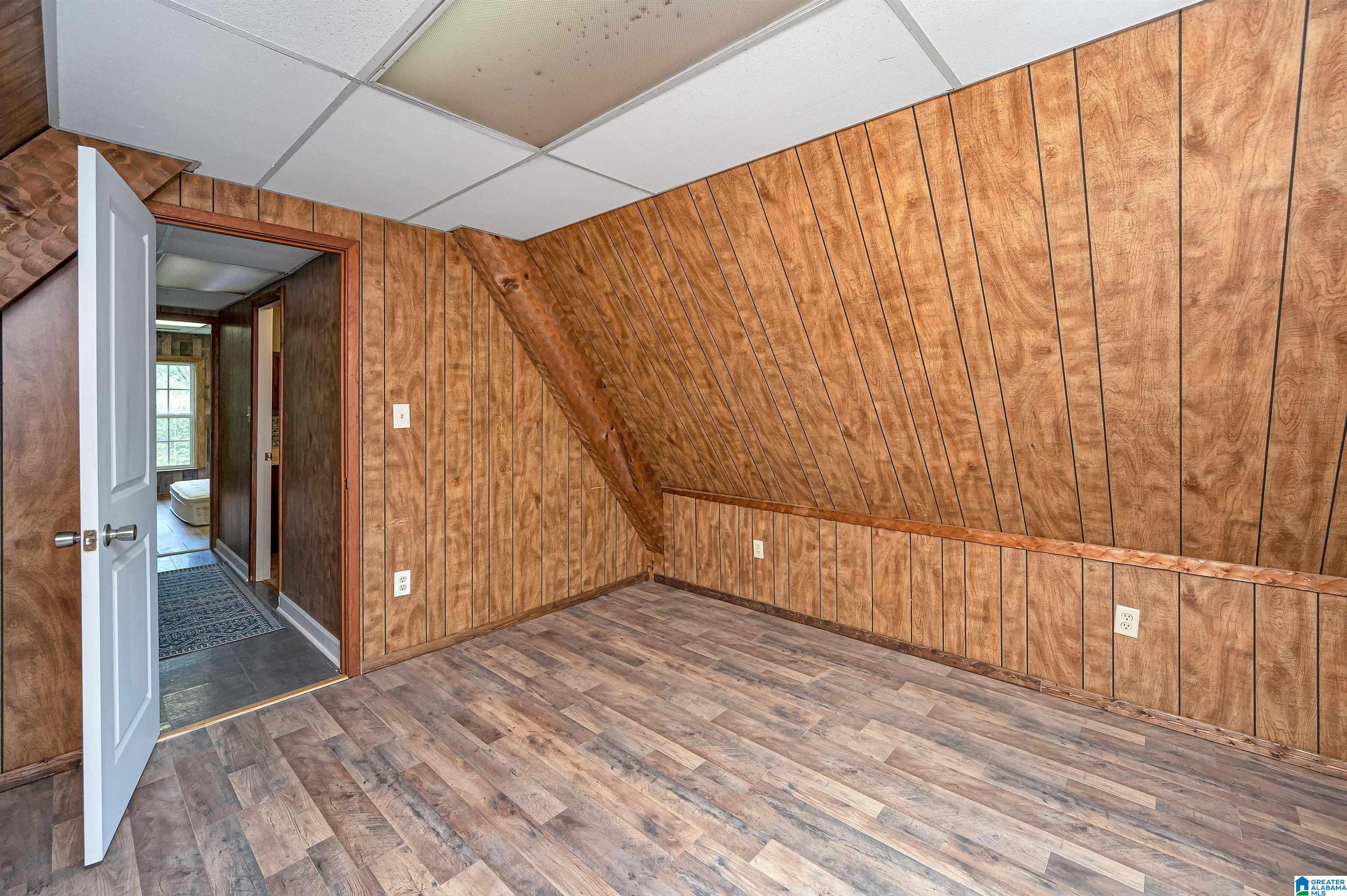 1061 COUNTY ROAD 998