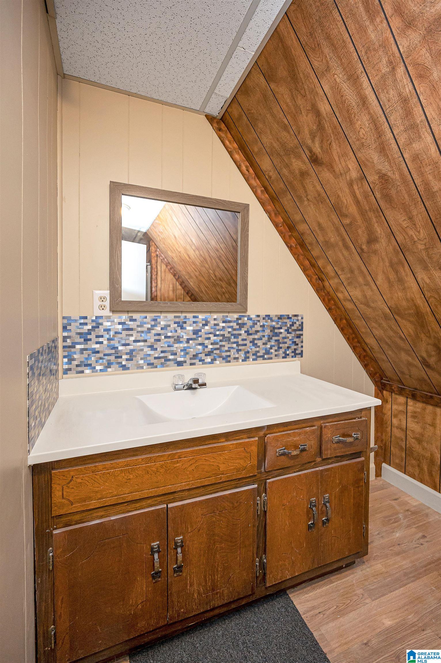 1061 COUNTY ROAD 998