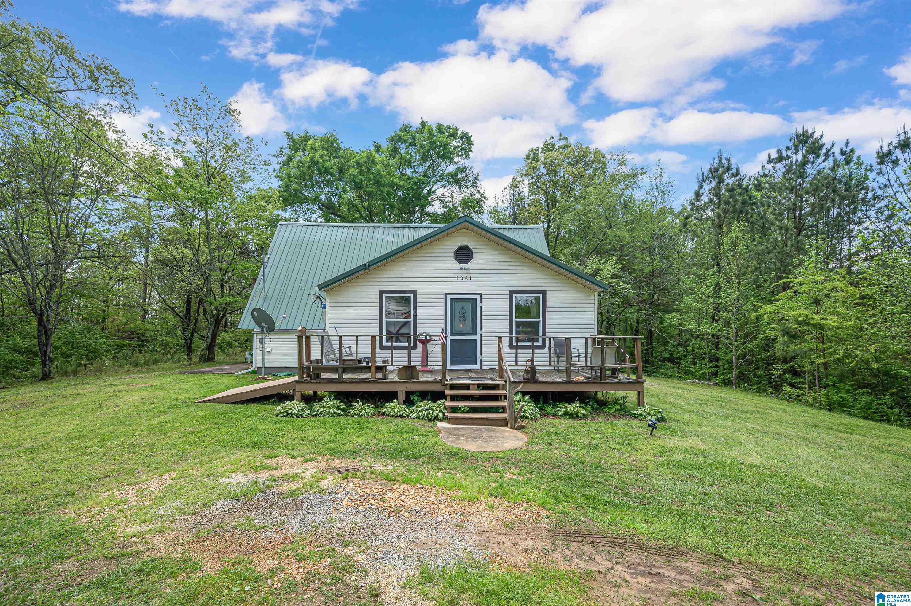 1061 COUNTY ROAD 998