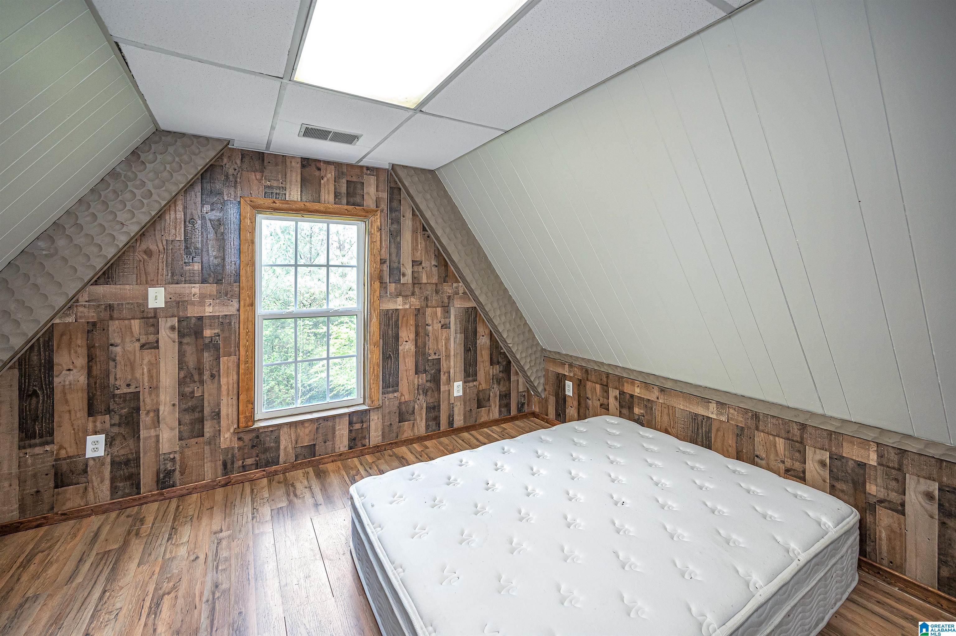 1061 COUNTY ROAD 998