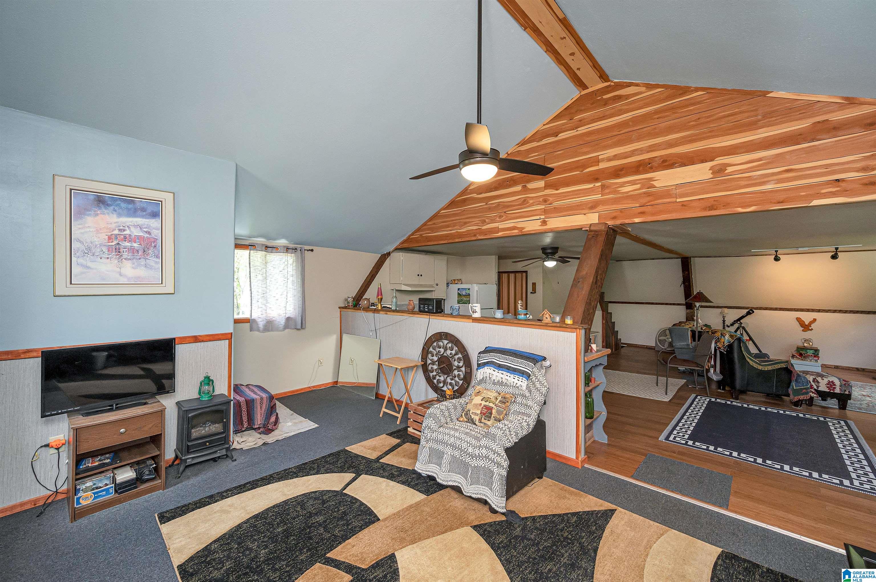 1061 COUNTY ROAD 998