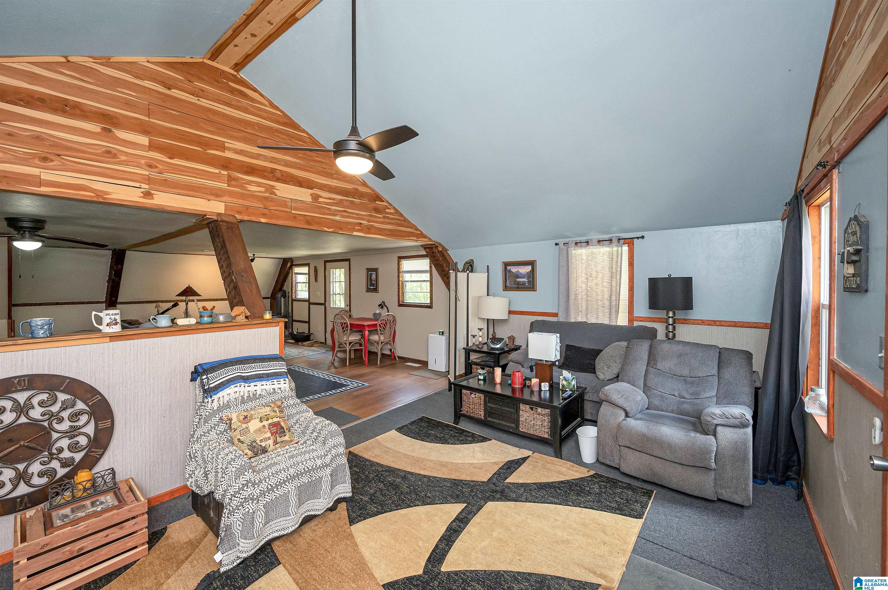 1061 COUNTY ROAD 998