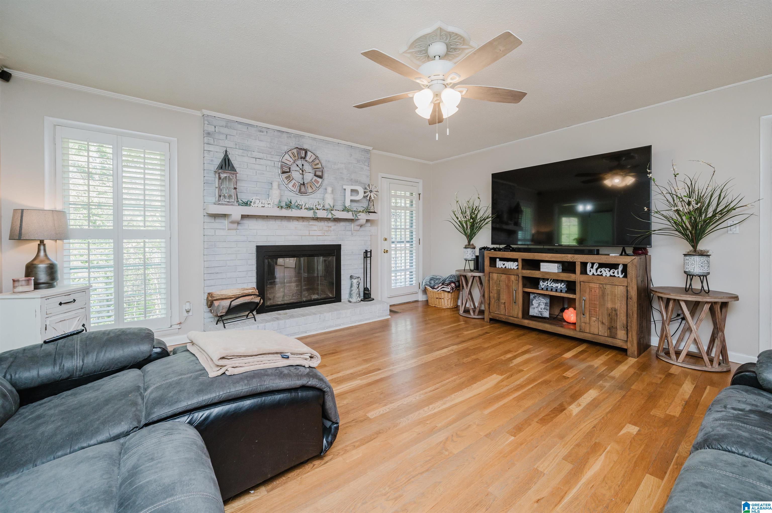 445 RIDGEWOOD DRIVE