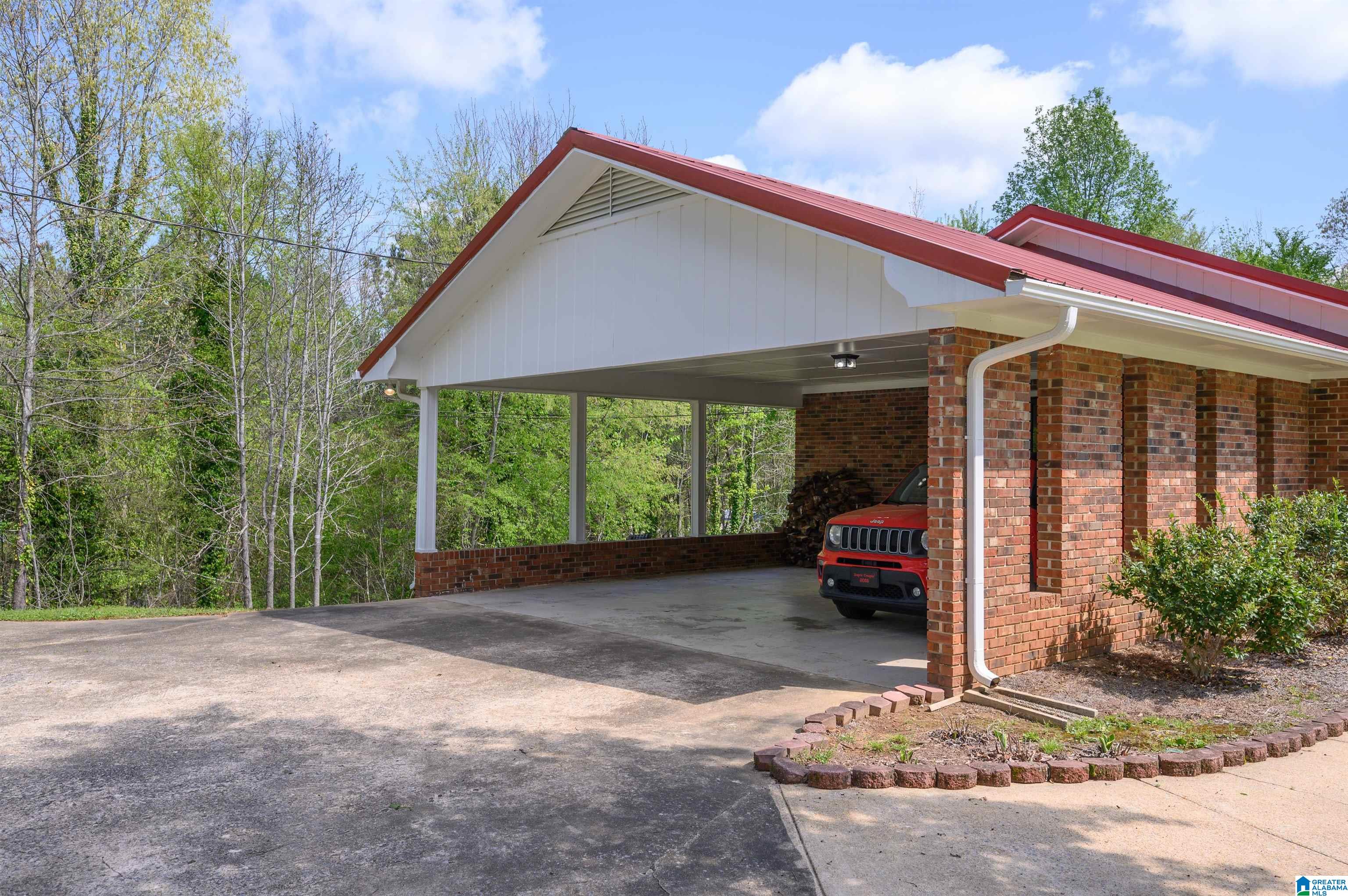 445 RIDGEWOOD DRIVE