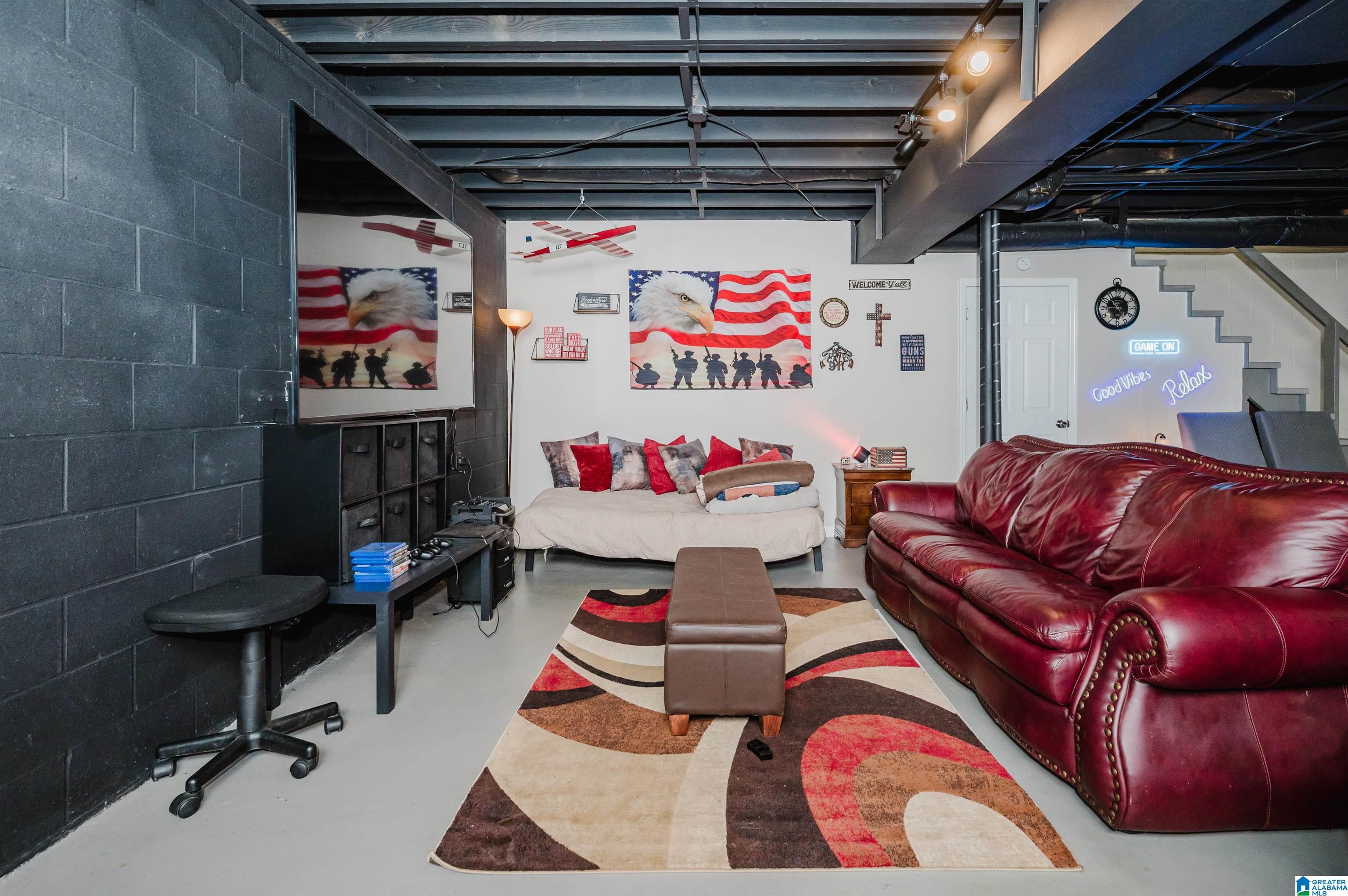 445 RIDGEWOOD DRIVE