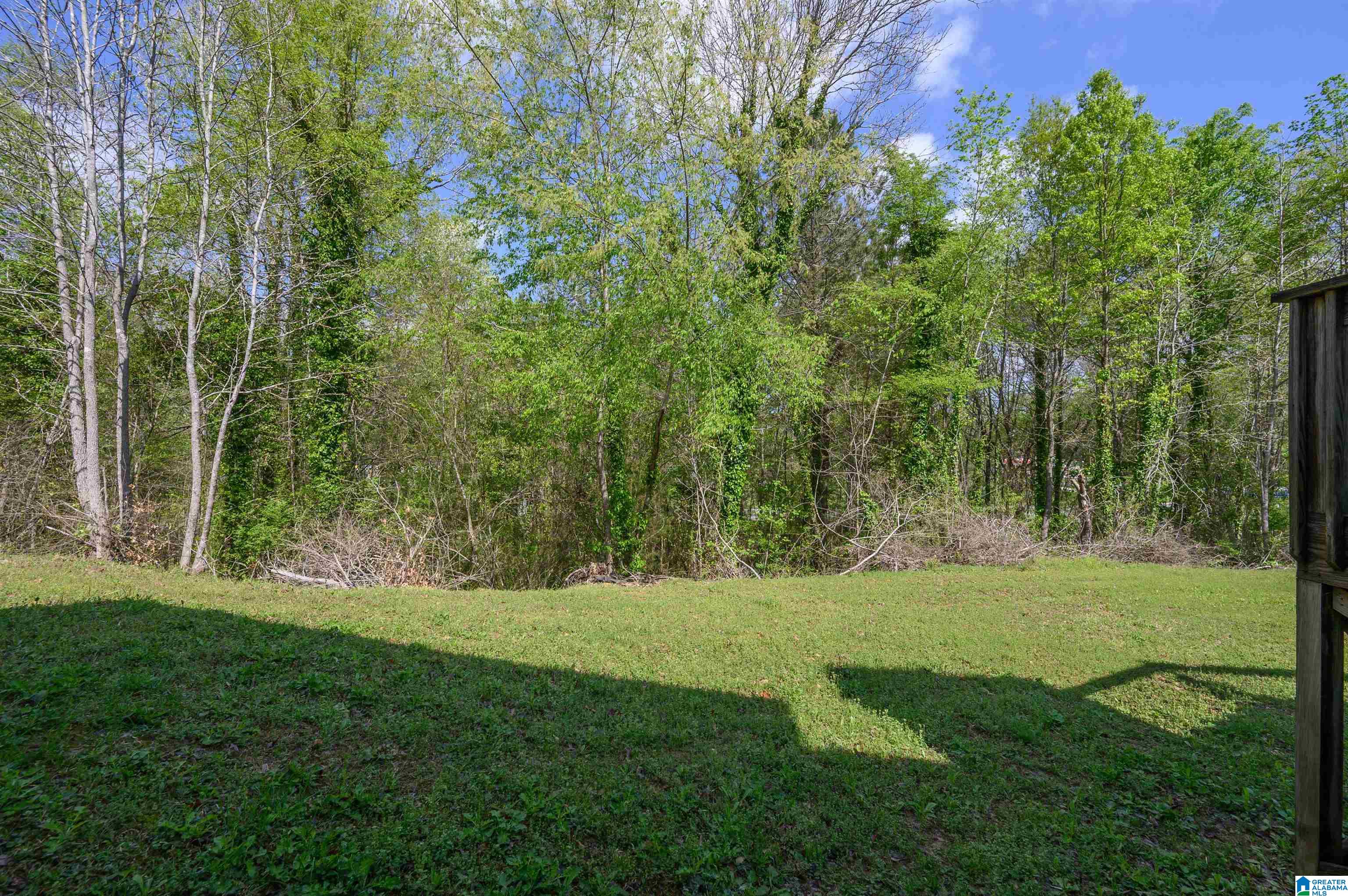 445 RIDGEWOOD DRIVE