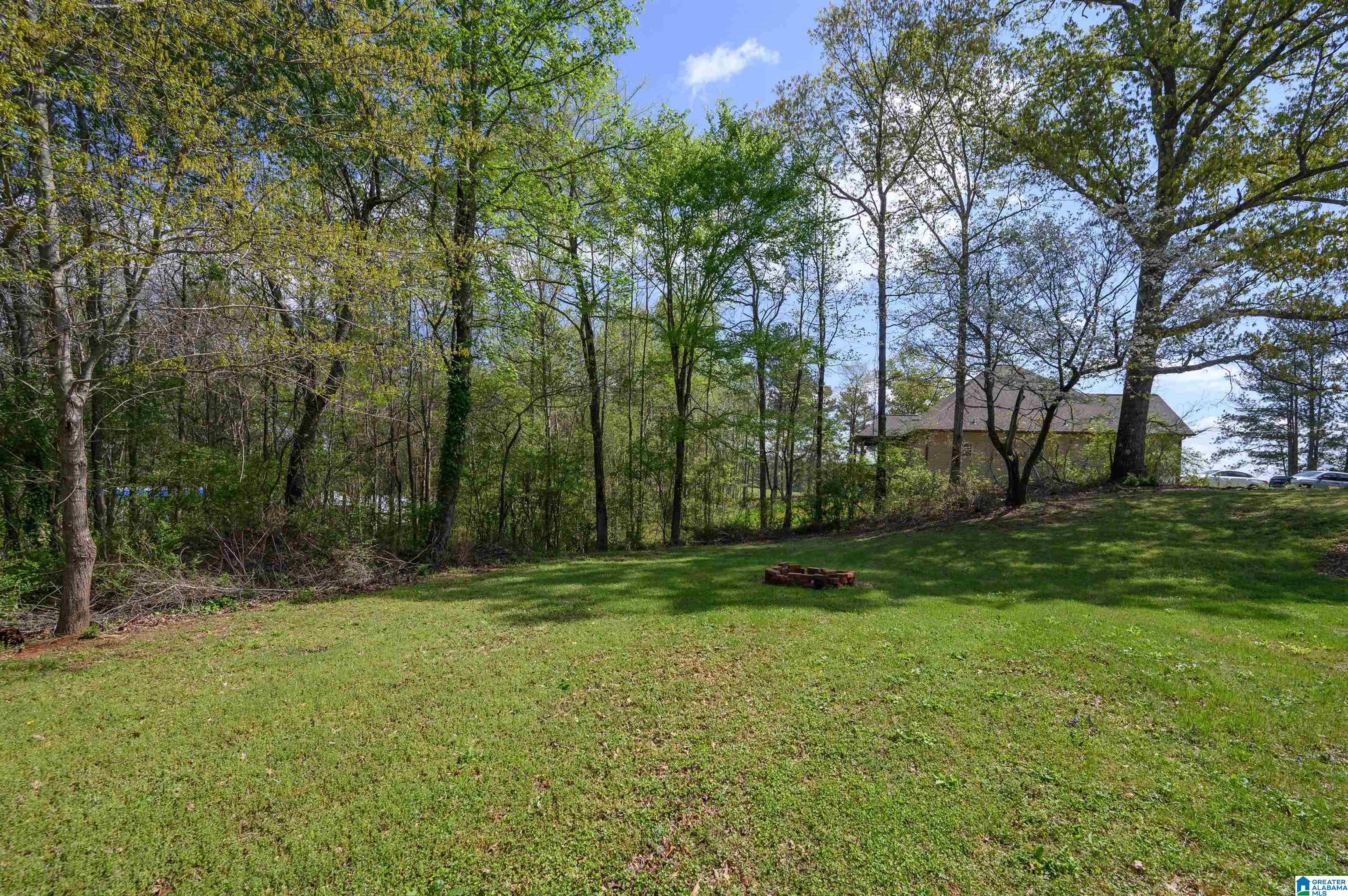 445 RIDGEWOOD DRIVE