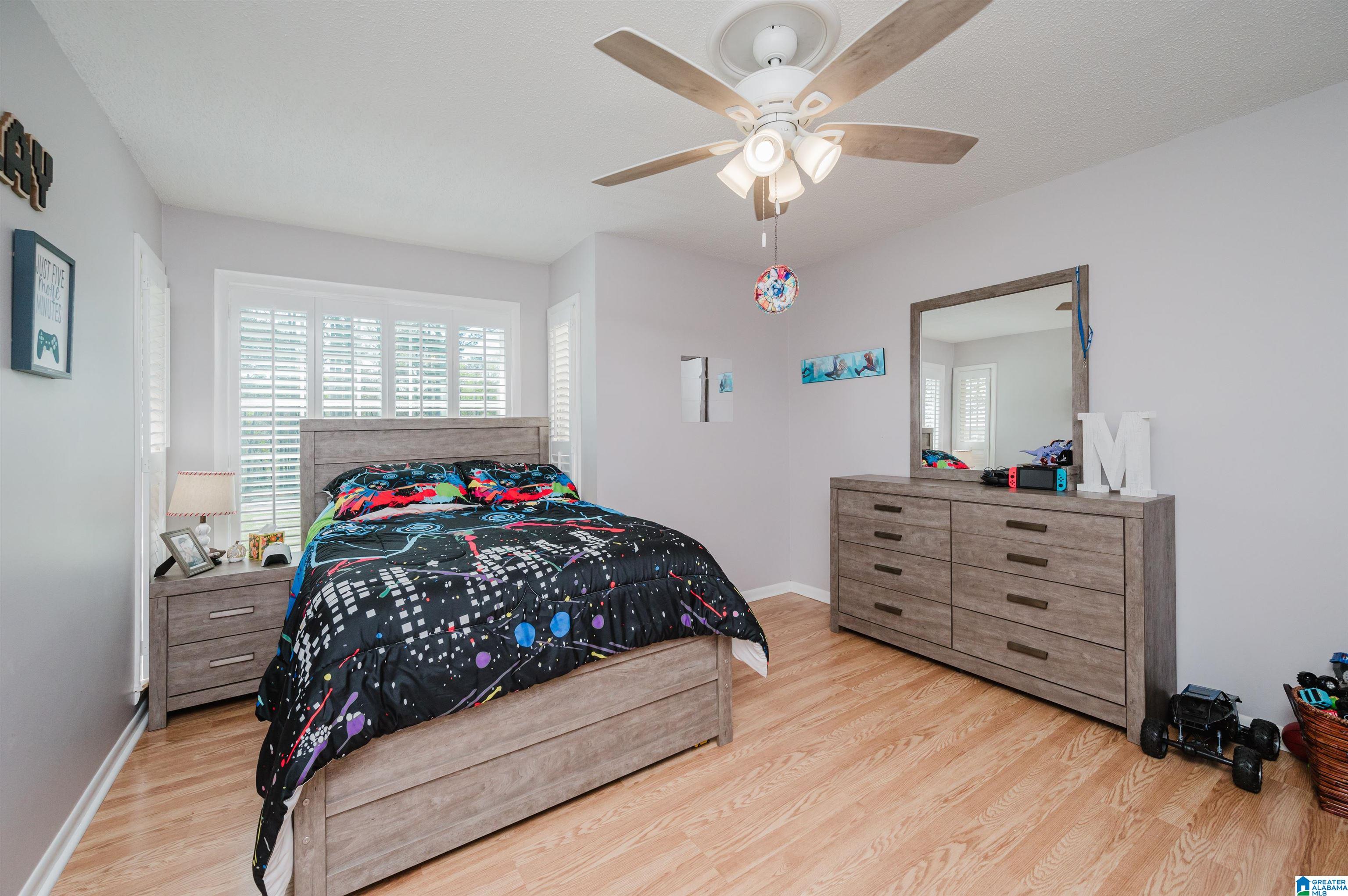 445 RIDGEWOOD DRIVE