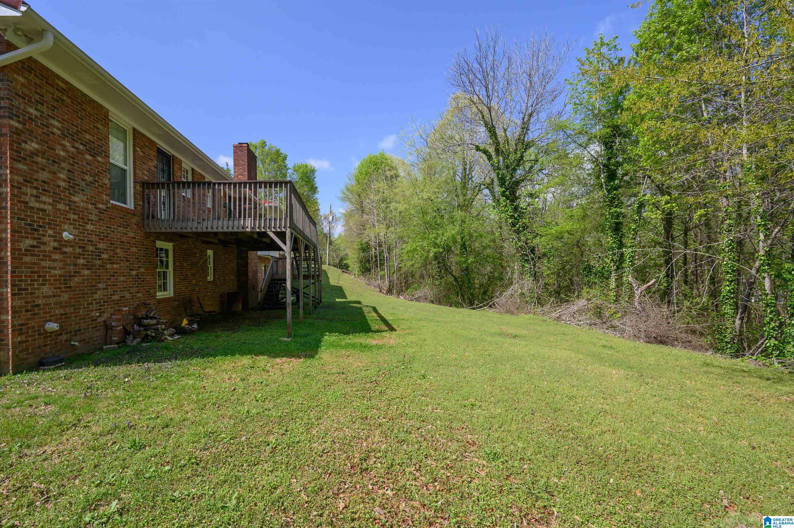 445 RIDGEWOOD DRIVE