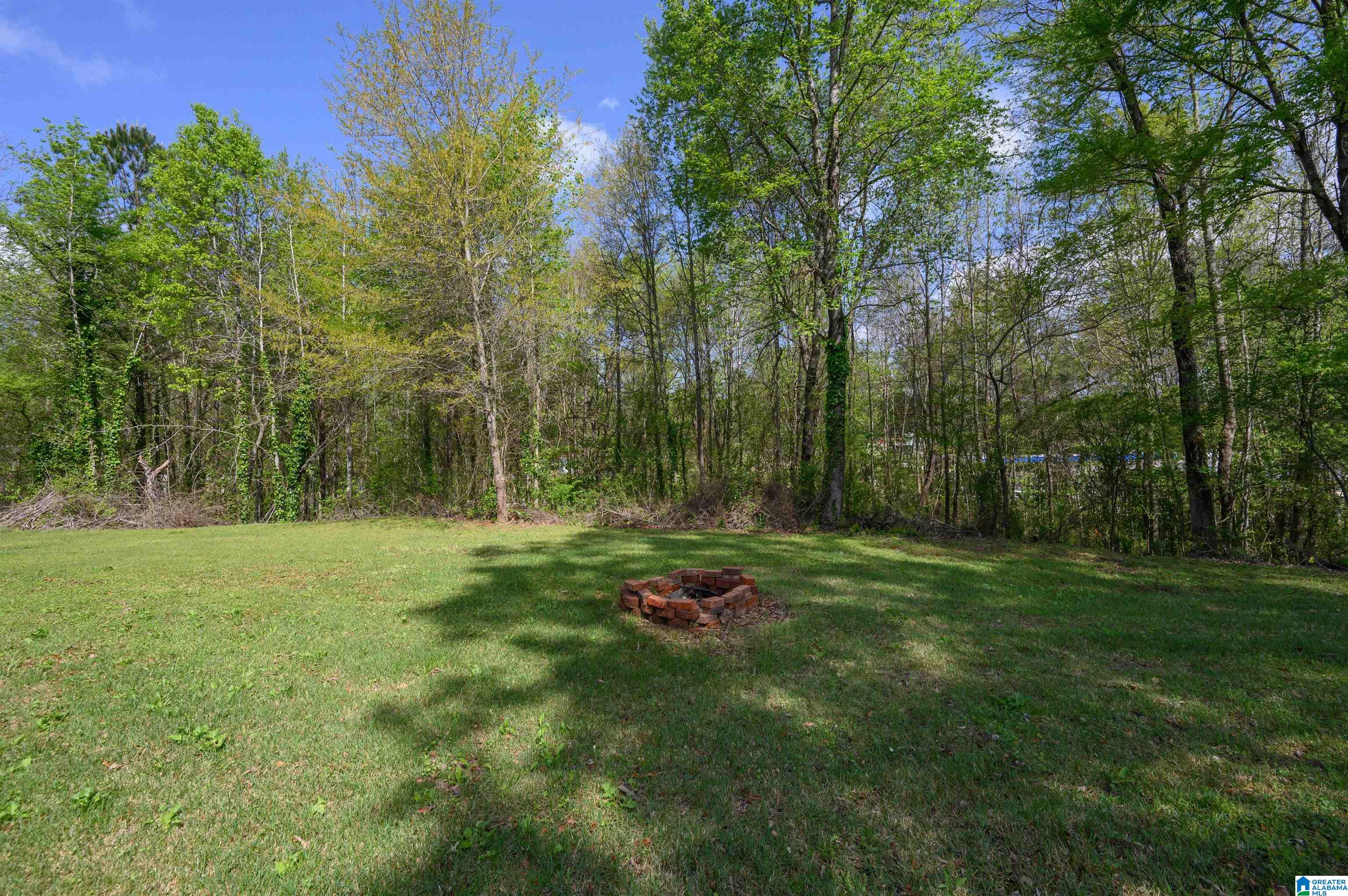445 RIDGEWOOD DRIVE